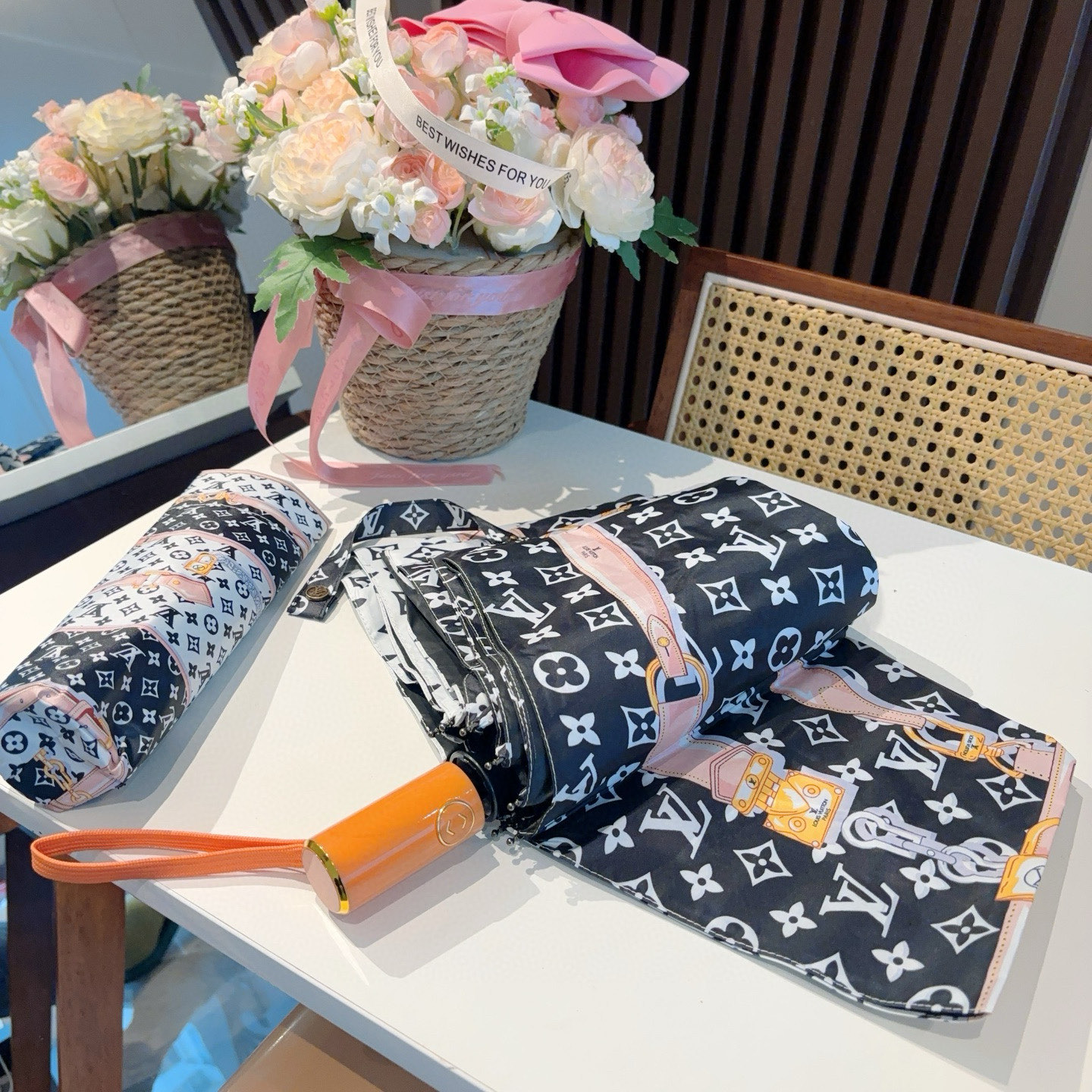  LOUIS VUITTON （路易威登）三折自动折叠晴雨伞 新涂层技术深色伞面 拥有令人惊喜的遮光效果