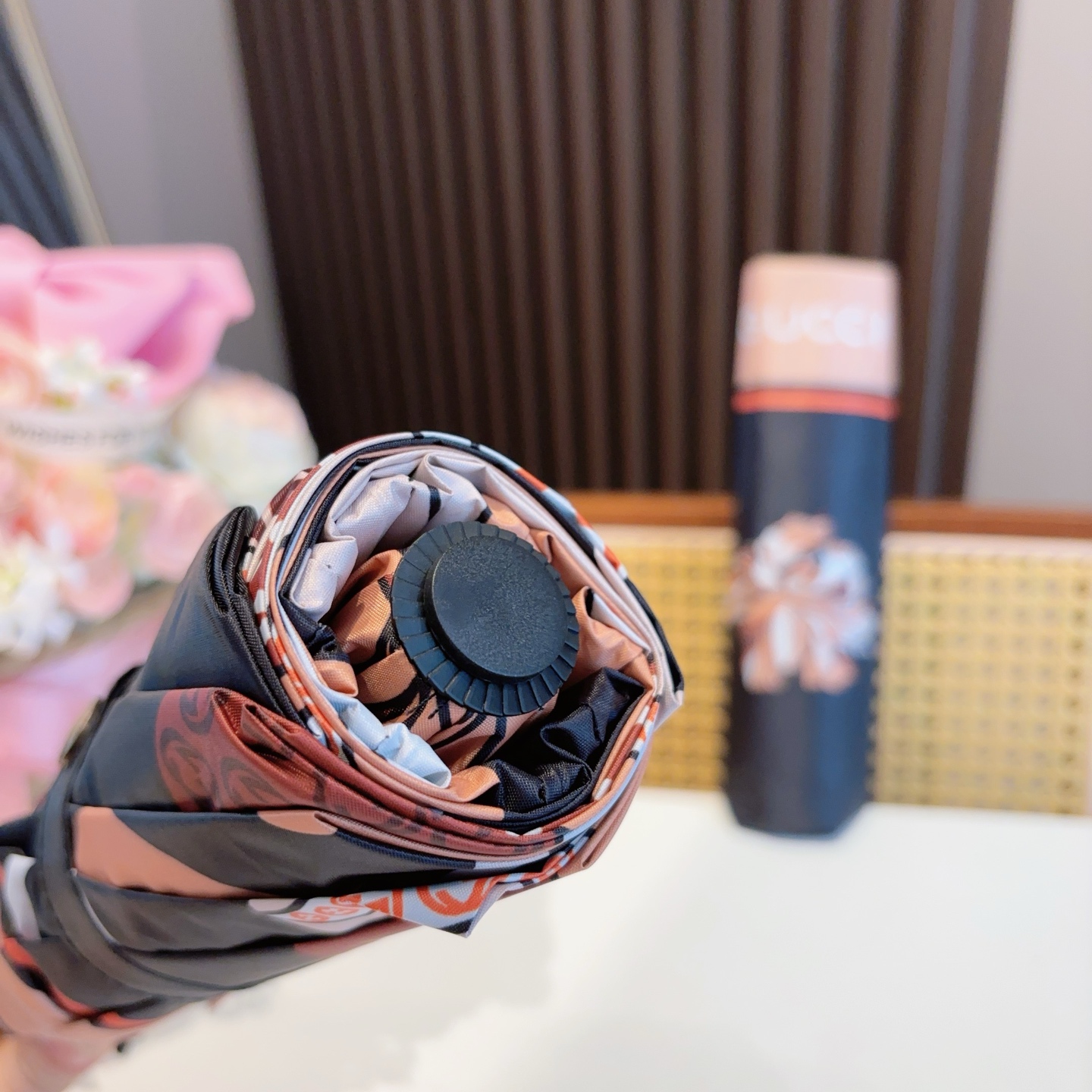  GUCCI古奇 三折自动折叠晴雨伞  时尚原单代工品质 细节精致 看得见的品质 打破一成不变 色泽纯正