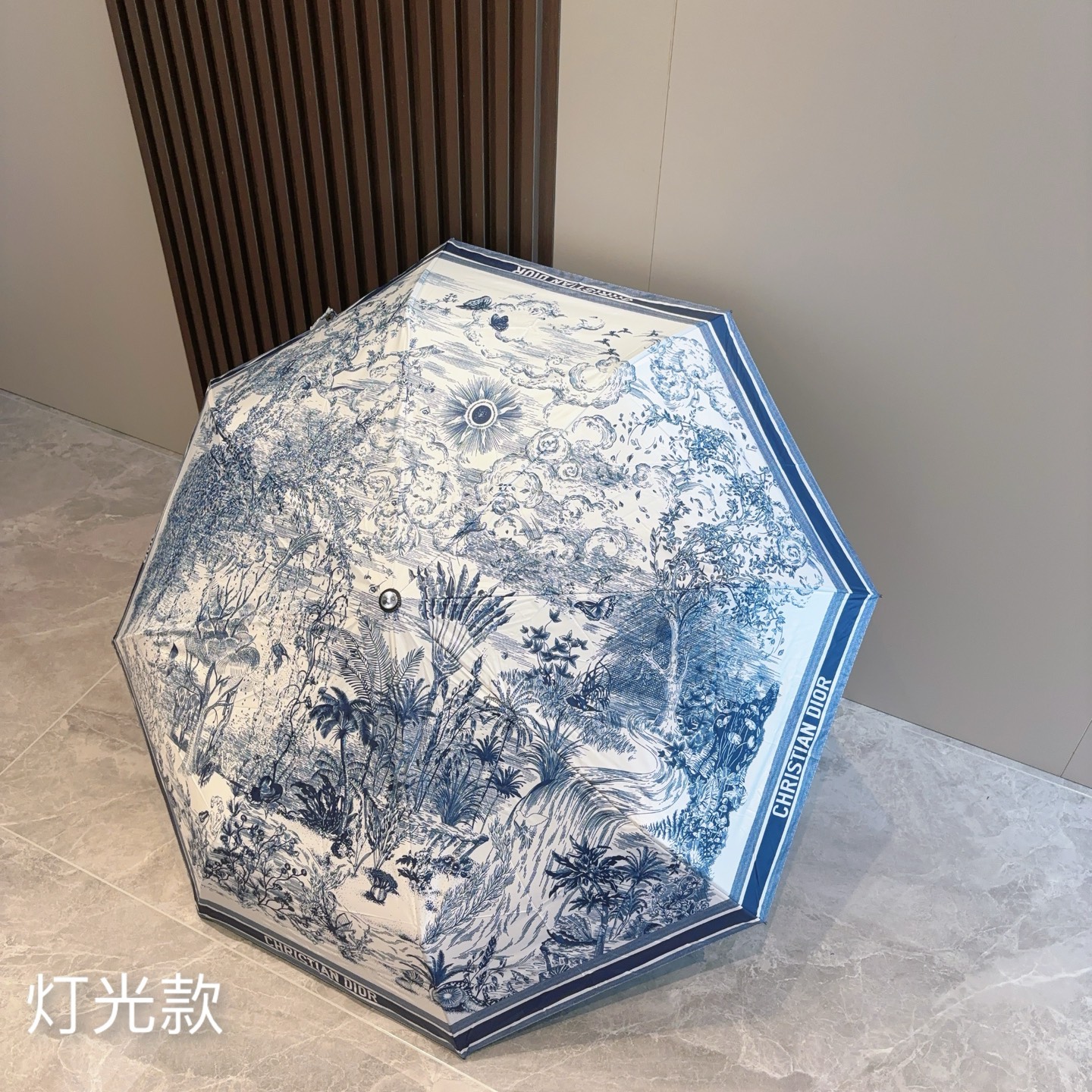  DIOR（迪奥）灯光款 三折自动折叠晴雨伞  时尚原单代工品质 细节精致 看得见的品质 打破一成不变 