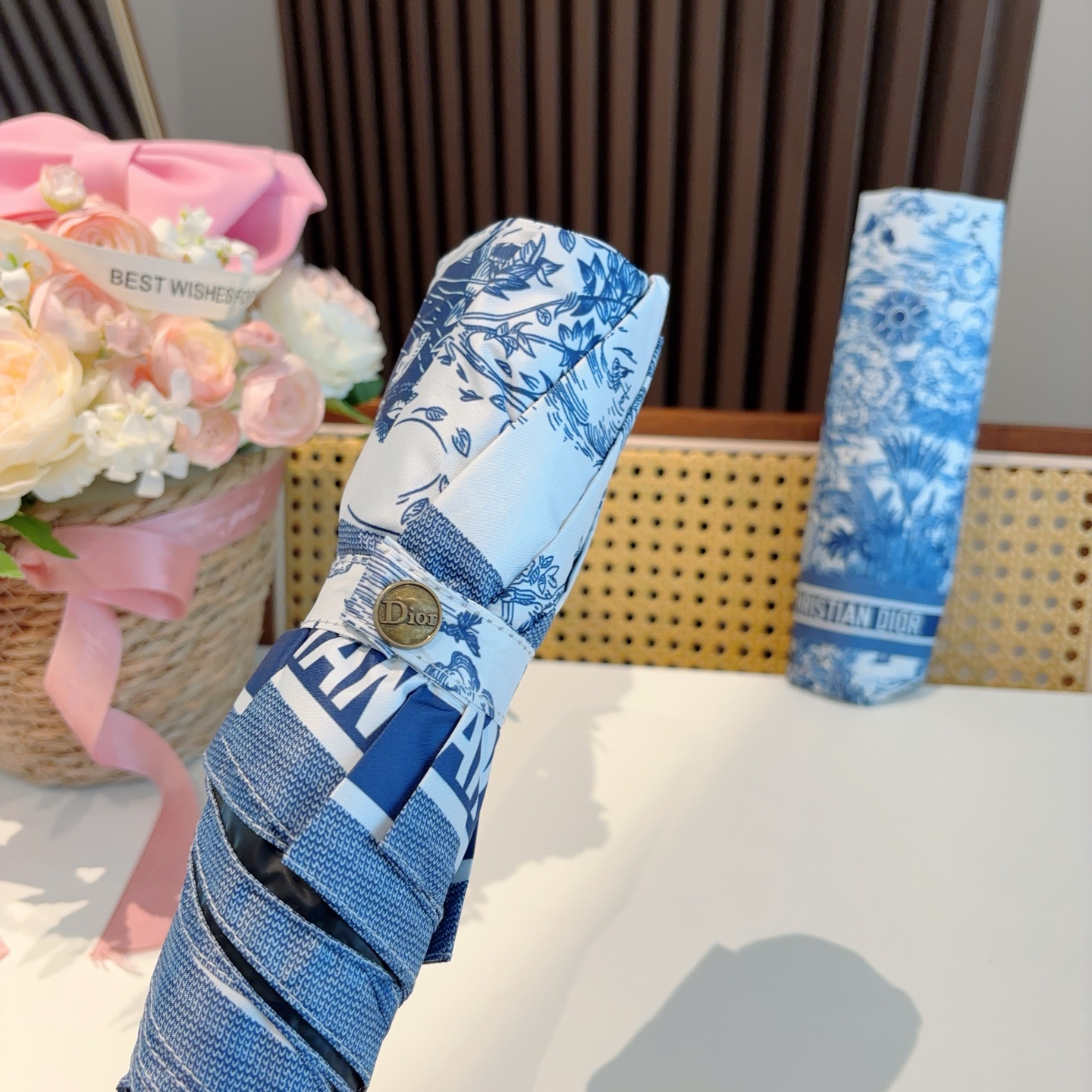  DIOR（迪奥）灯光款 三折自动折叠晴雨伞  时尚原单代工品质 细节精致 看得见的品质 打破一成不变 
