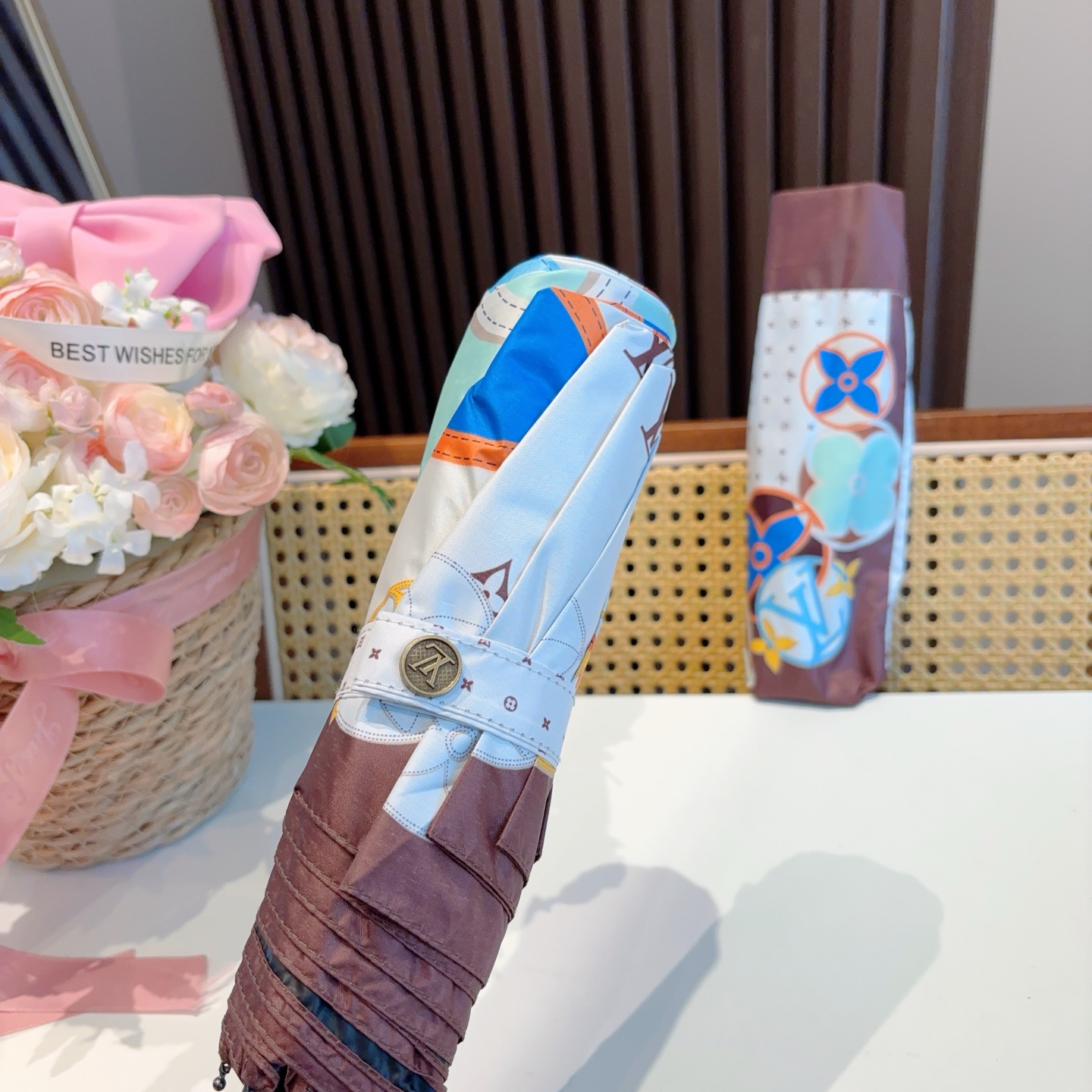  LOUIS VUITTON （路易威登）三折自动折叠晴雨伞 新涂层技术深色伞面 拥有令人惊喜的遮光效果