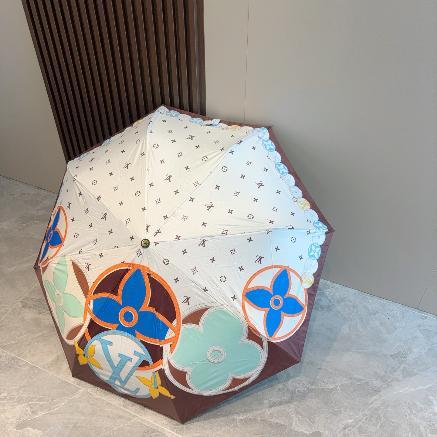  LOUIS VUITTON （路易威登）三折自动折叠晴雨伞 新涂层技术深色伞面 拥有令人惊喜的遮光效果