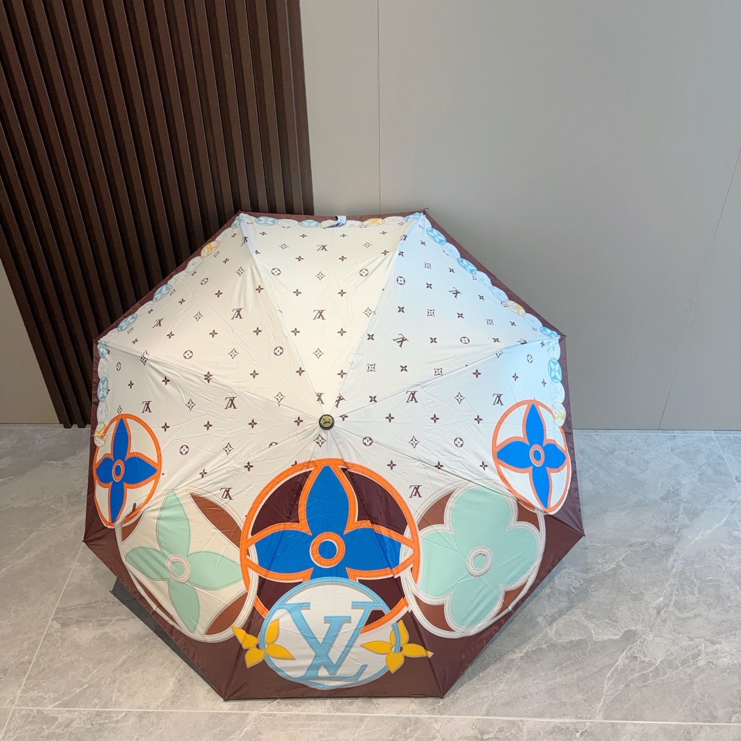  LOUIS VUITTON （路易威登）三折自动折叠晴雨伞 新涂层技术深色伞面 拥有令人惊喜的遮光效果