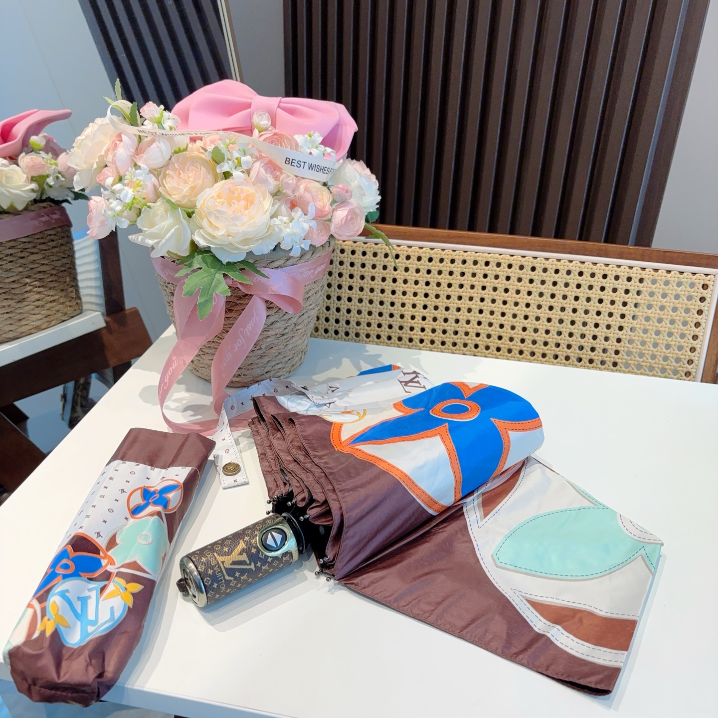  LOUIS VUITTON （路易威登）三折自动折叠晴雨伞 新涂层技术深色伞面 拥有令人惊喜的遮光效果