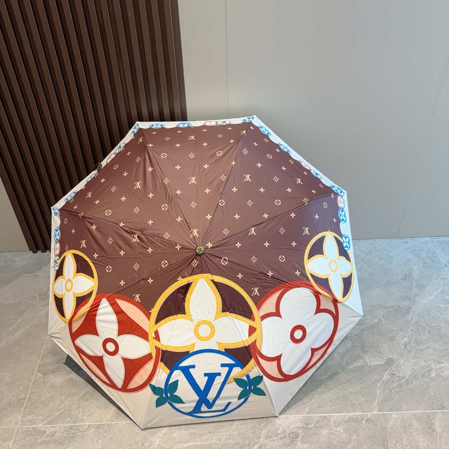  LOUIS VUITTON （路易威登）三折自动折叠晴雨伞 新涂层技术深色伞面 拥有令人惊喜的遮光效果