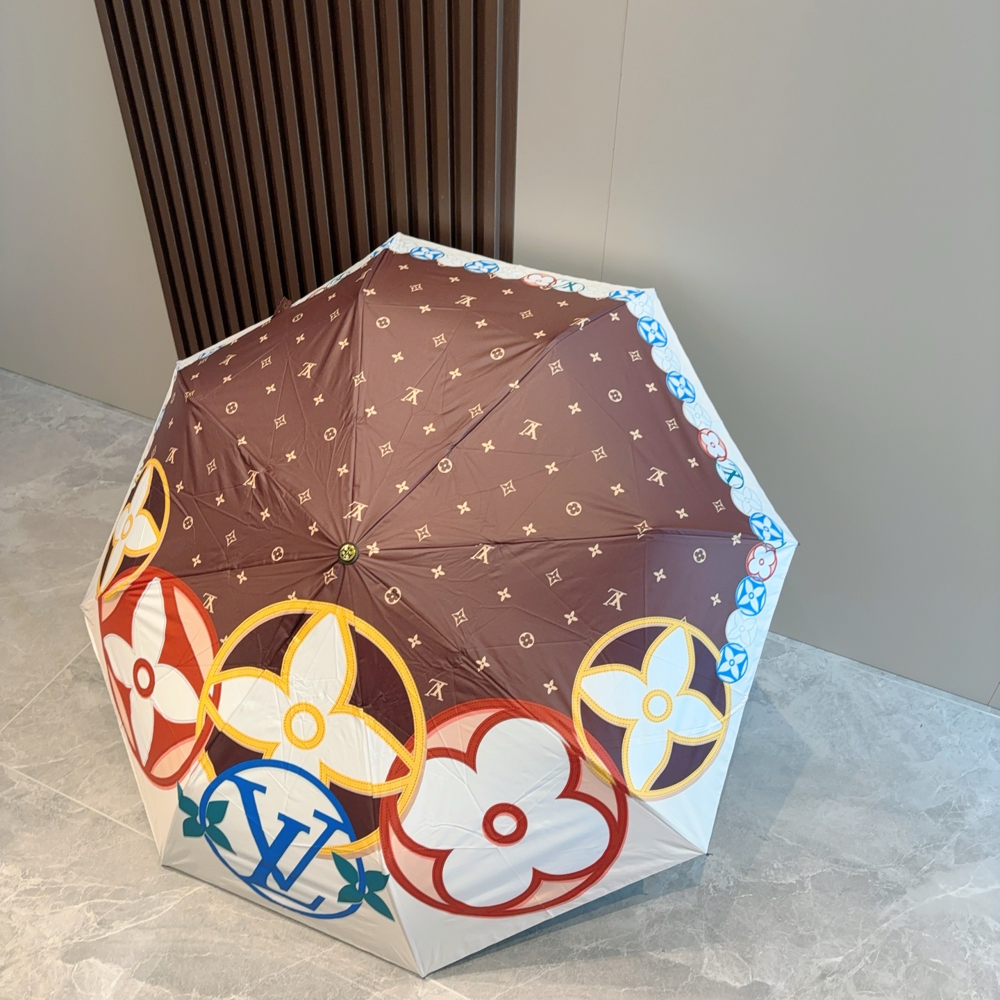  LOUIS VUITTON （路易威登）三折自动折叠晴雨伞 新涂层技术深色伞面 拥有令人惊喜的遮光效果