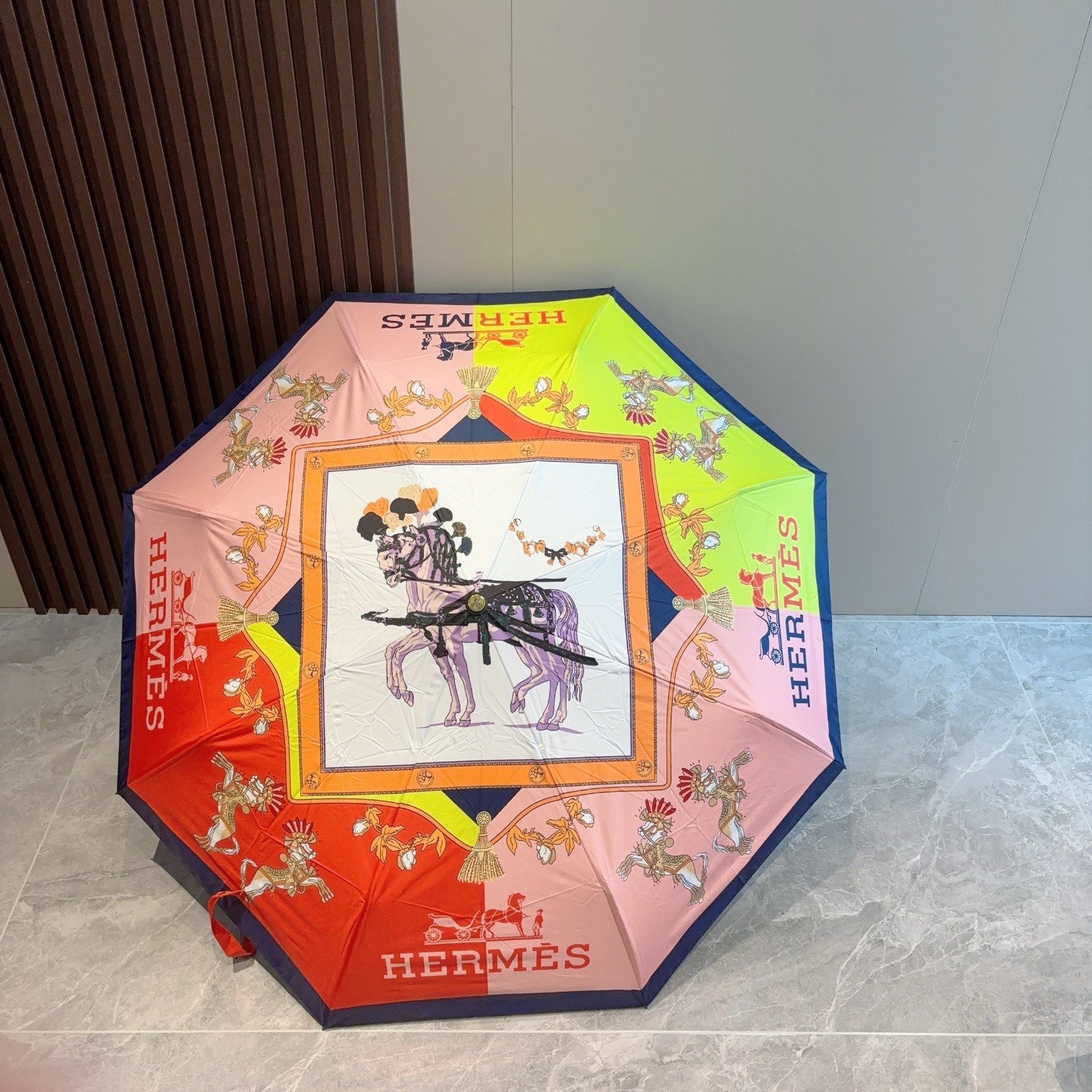 爱马仕（Hermès）   新款 极品H家三折自动伞重磅呈现 以其精湛的工艺技术和源源不断的想像力 新涂
