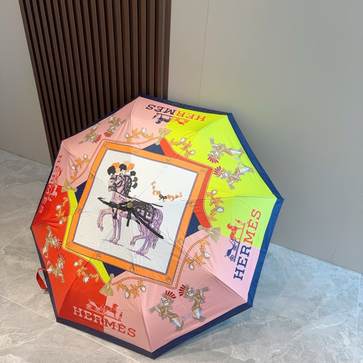 爱马仕（Hermès）   新款 极品H家三折自动伞重磅呈现 以其精湛的工艺技术和源源不断的想像力 新涂