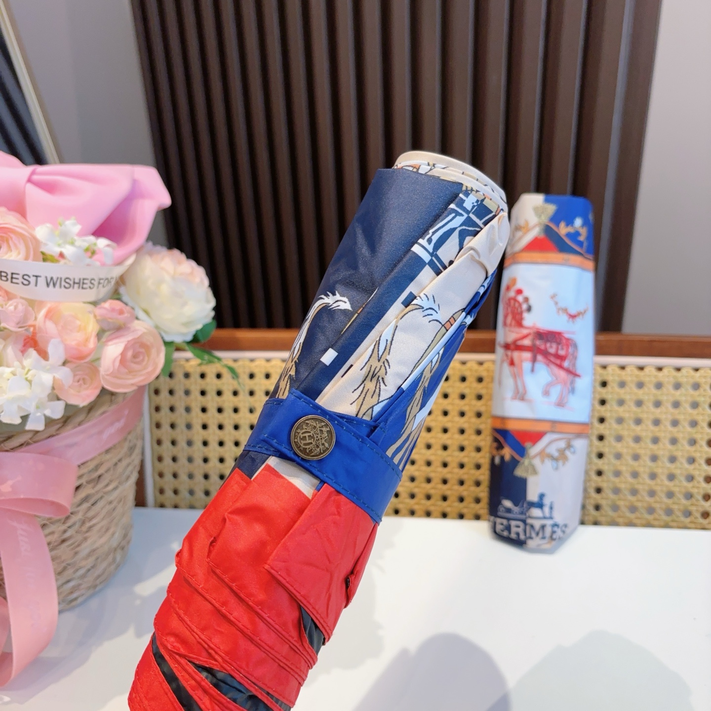 爱马仕（Hermès）   新款 极品H家三折自动伞重磅呈现 以其精湛的工艺技术和源源不断的想像力 新涂