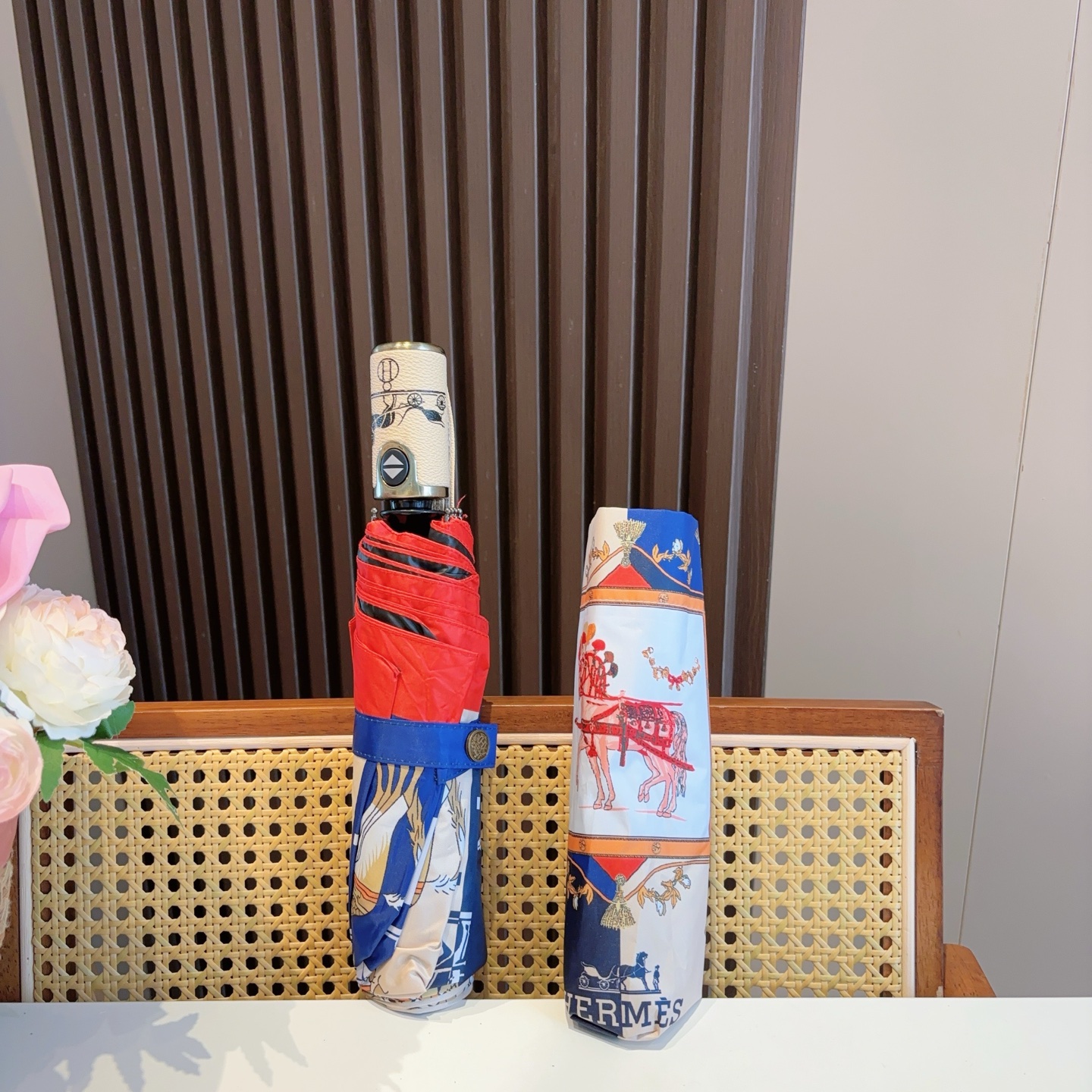爱马仕（Hermès）   新款 极品H家三折自动伞重磅呈现 以其精湛的工艺技术和源源不断的想像力 新涂