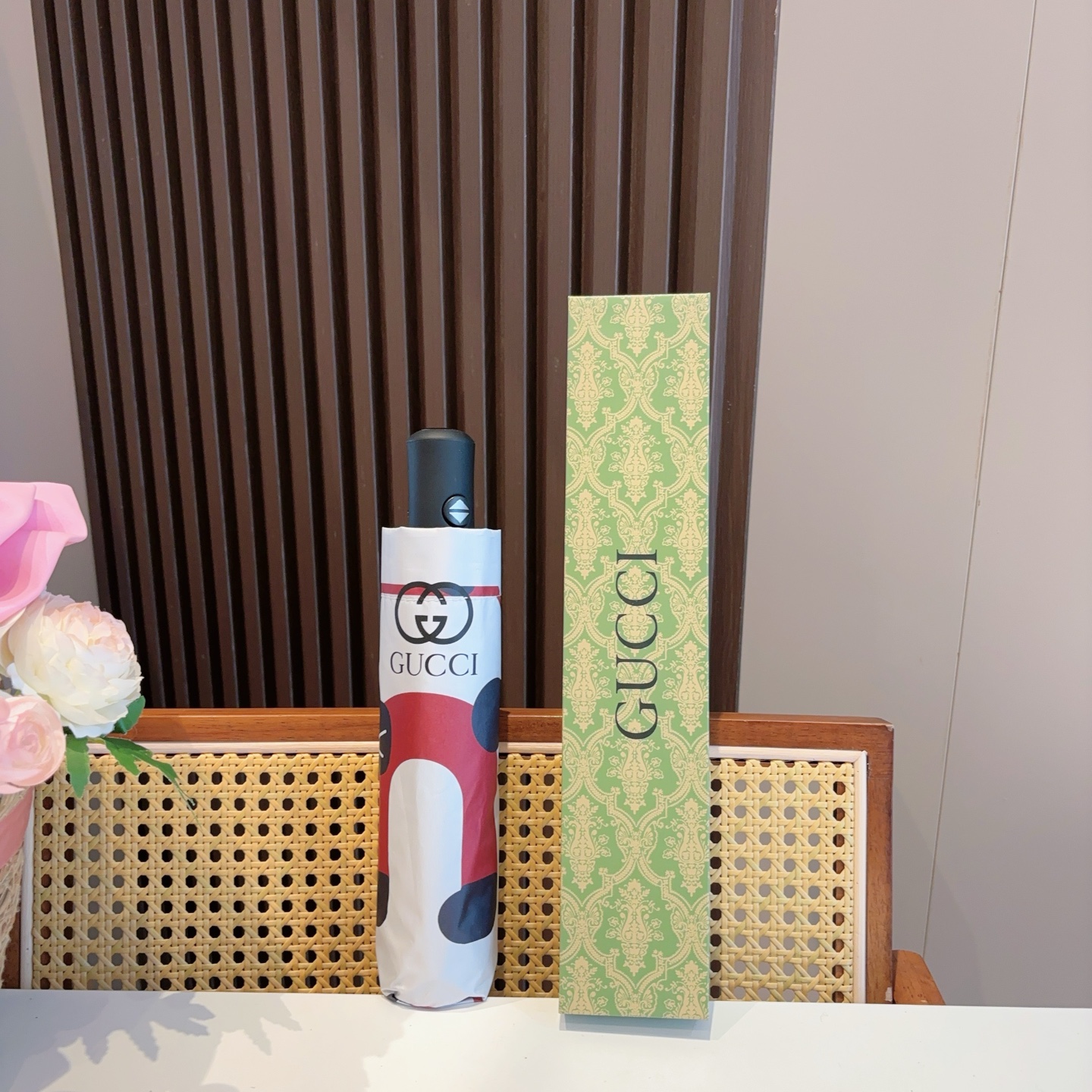  GUCCI古奇 三折自动折叠晴雨伞  时尚原单代工品质 细节精致 看得见的品质 打破一成不变 色泽纯正