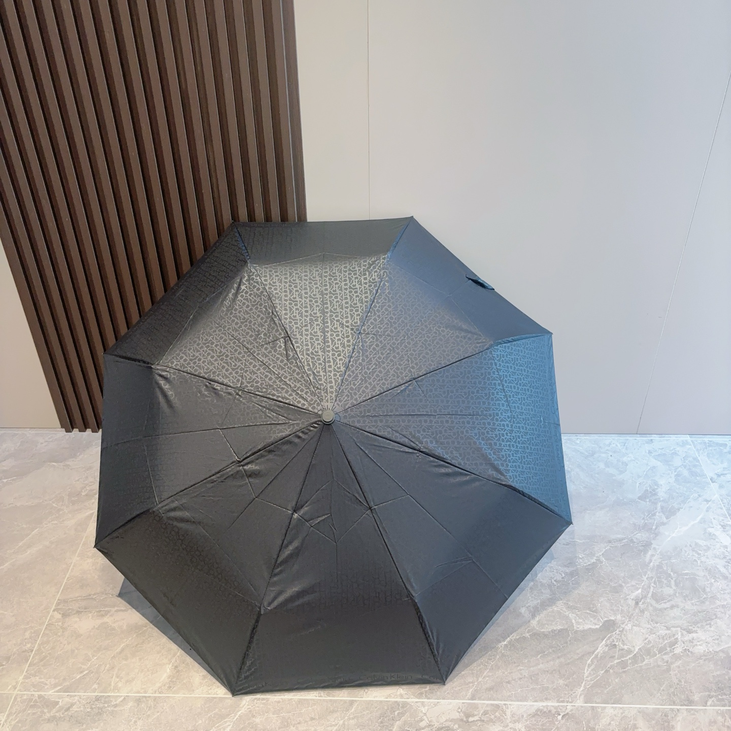  CK 新款 暗纹字母 三折手开折叠晴雨伞 做工精细 气质 时尚 炒鸡好看！防紫外线 人手必备 ！配礼盒