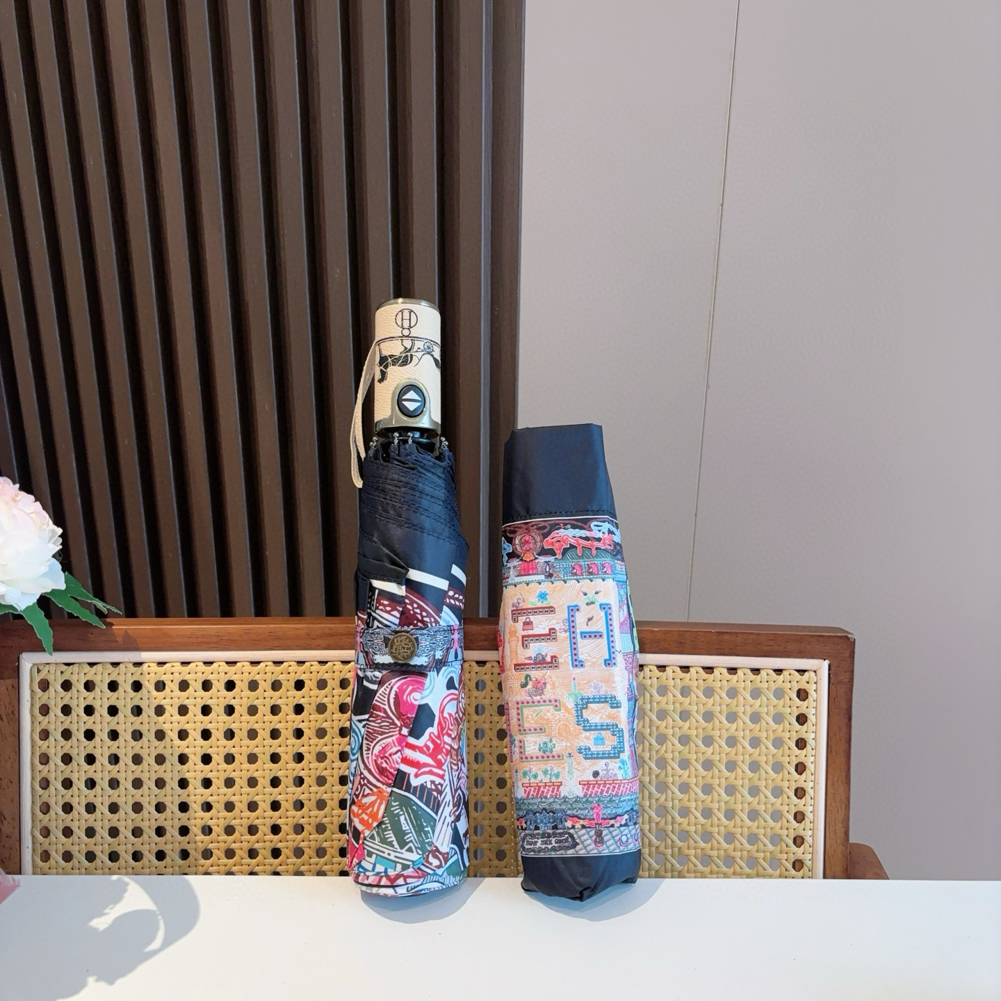 爱马仕（Hermès）   新款 极品H家三折自动伞重磅呈现 以其精湛的工艺技术和源源不断的想像力 新涂