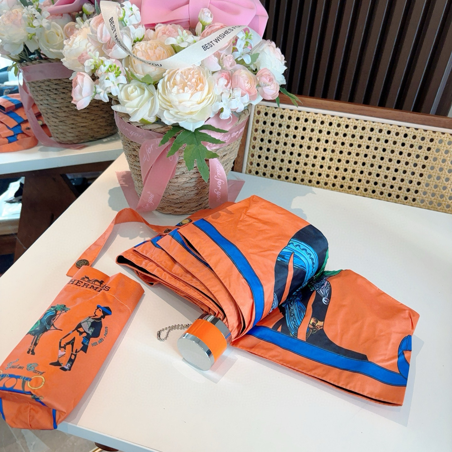 HERMÈS (爱马仕)新款 五折伞 热卖款 时尚指数爆表 不论晴天雨天使用都相得益彰 拥有它感受风从身
