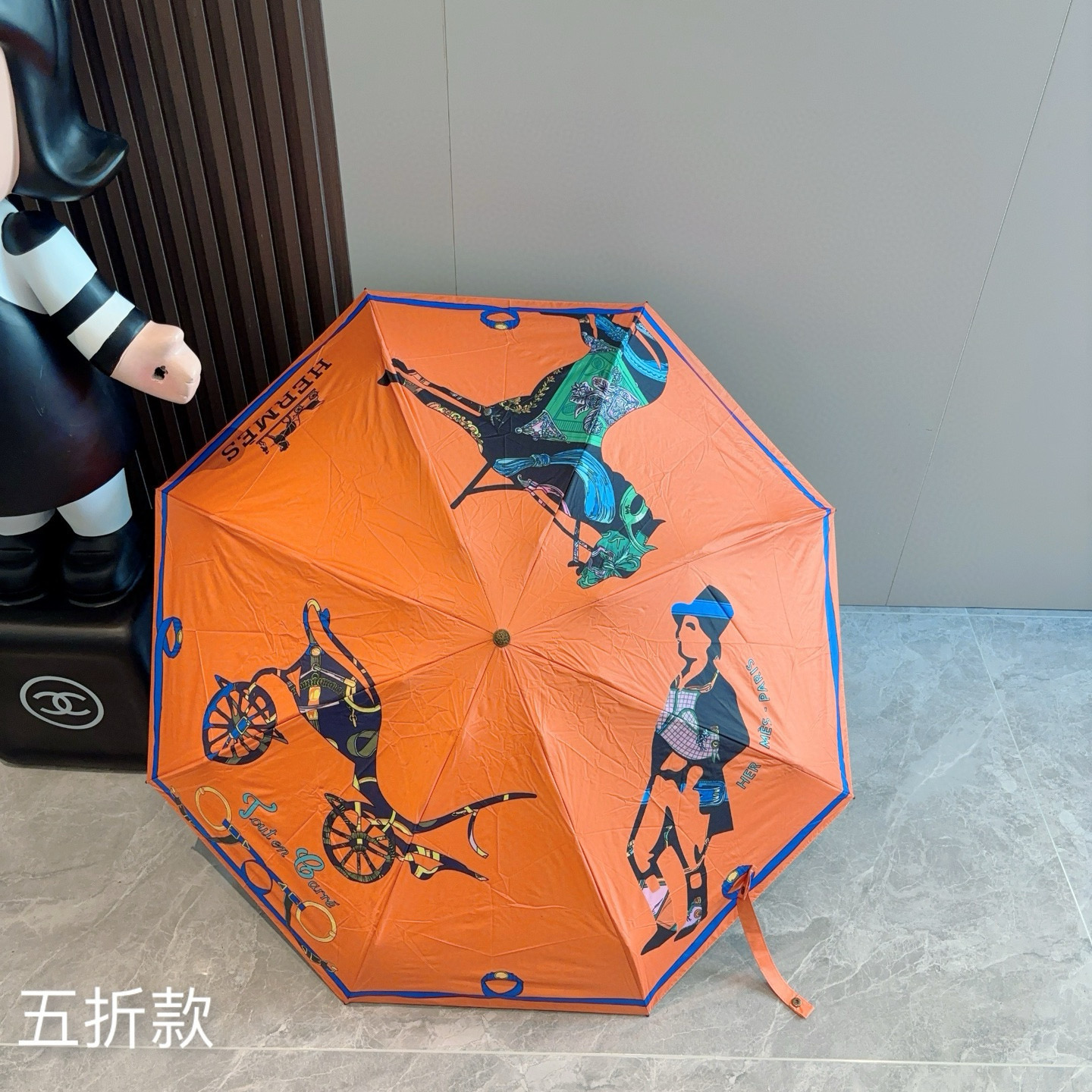 HERMÈS (爱马仕)新款 五折伞 热卖款 时尚指数爆表 不论晴天雨天使用都相得益彰 拥有它感受风从身