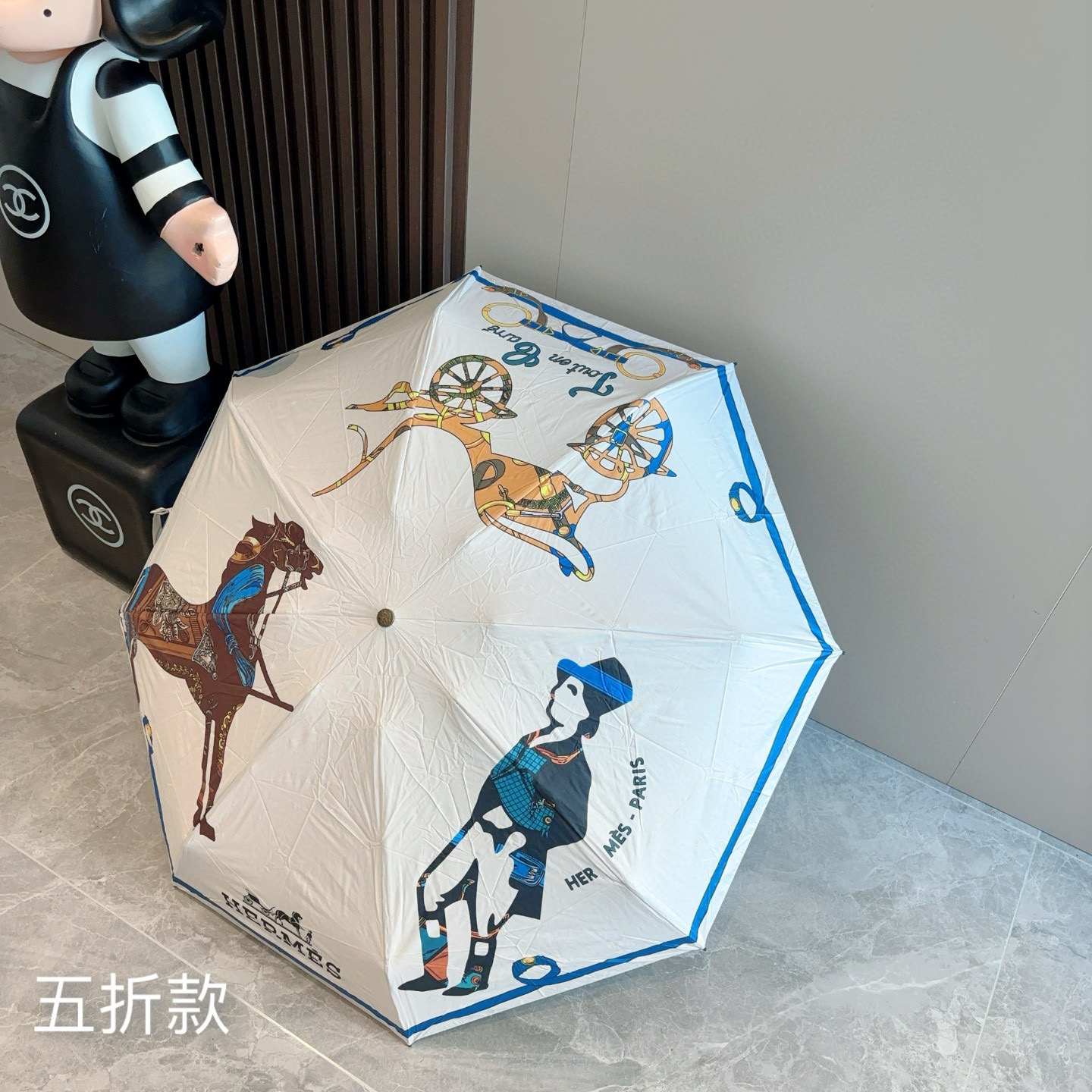 HERMÈS (爱马仕)新款 五折伞 热卖款 时尚指数爆表 不论晴天雨天使用都相得益彰 拥有它感受风从身