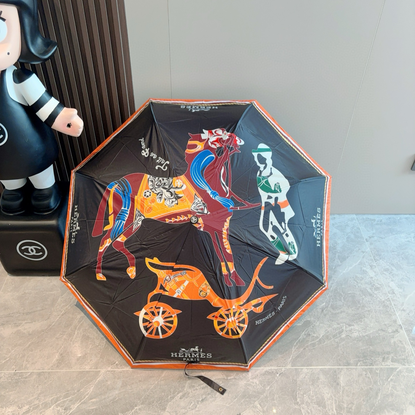 爱马仕（Hermès）   新款 极品H家三折自动伞重磅呈现 以其精湛的工艺技术和源源不断的想像力 新涂