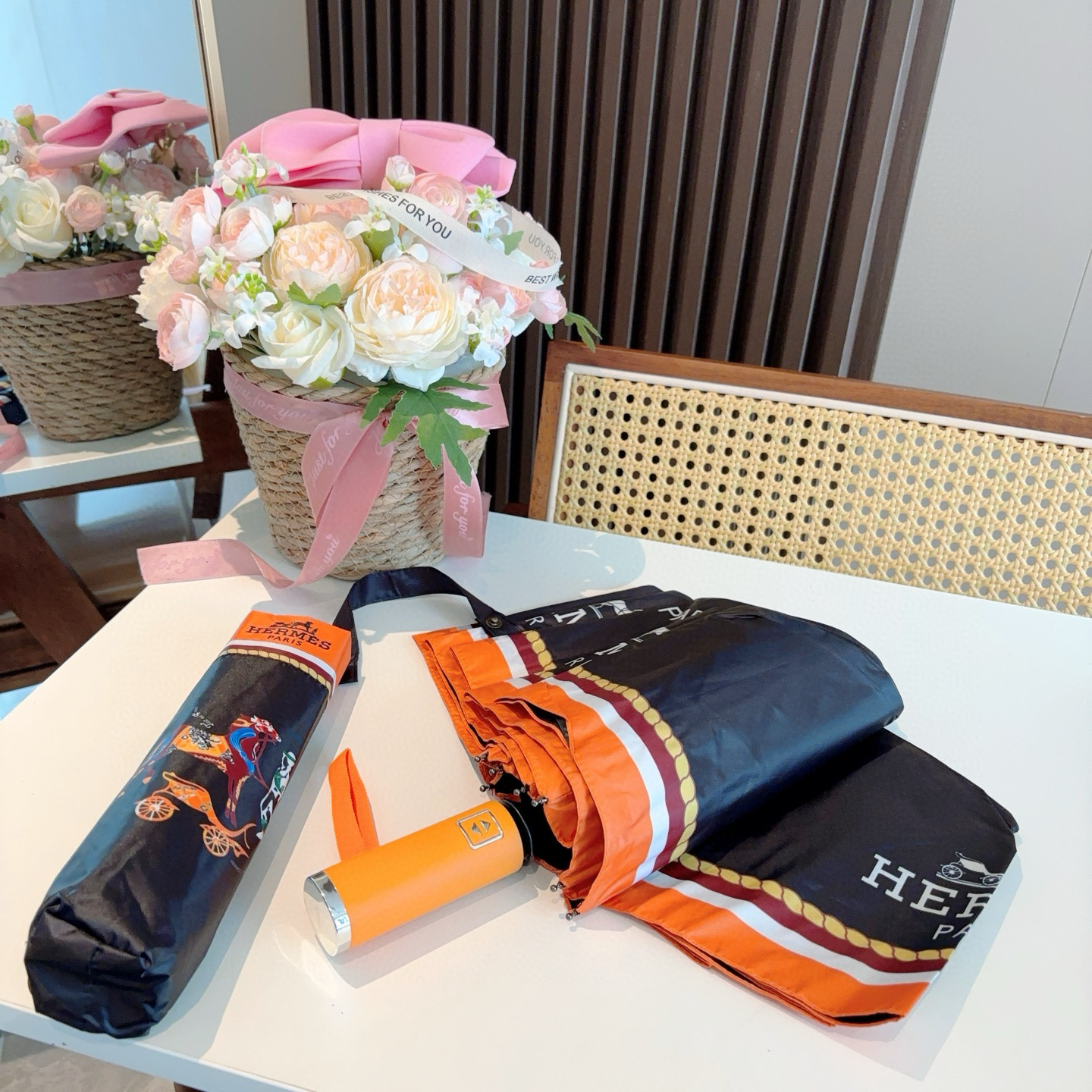 爱马仕（Hermès）   新款 极品H家三折自动伞重磅呈现 以其精湛的工艺技术和源源不断的想像力 新涂