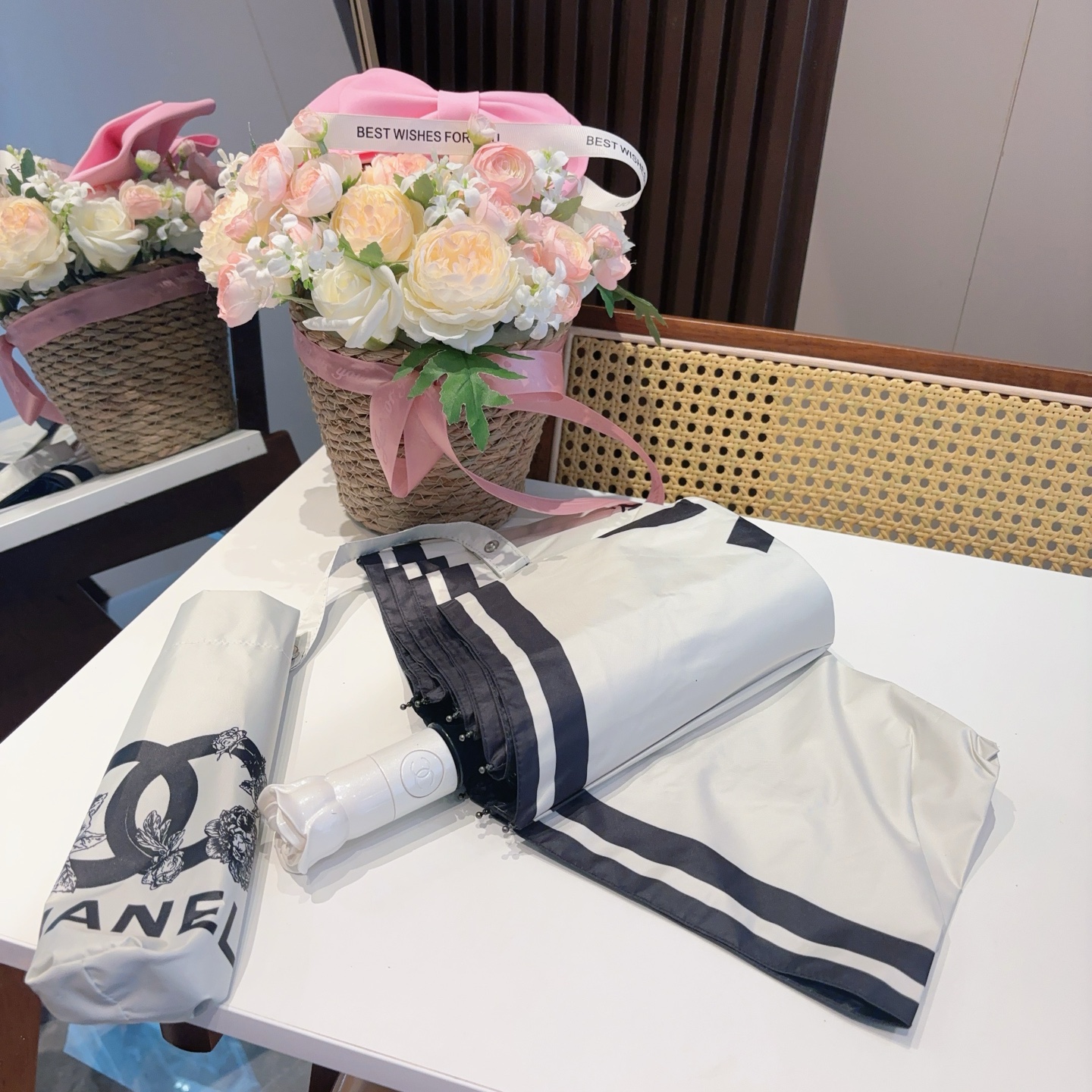   CHANEL（香奈儿） 新款玫瑰花头柄三折自动折叠晴雨伞 选用台湾进口UV防紫外线伞布 原单代工级品