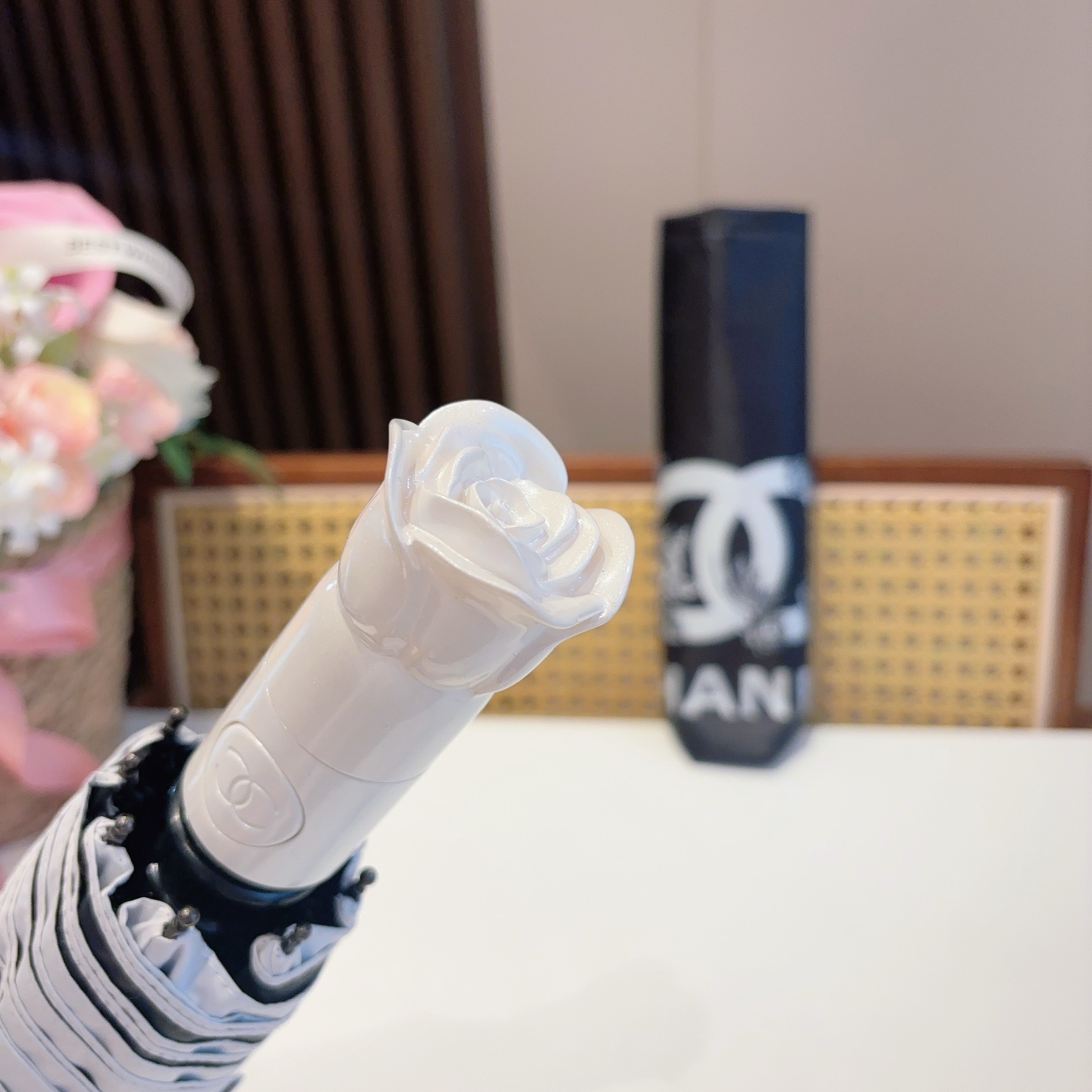   CHANEL（香奈儿） 新款玫瑰花头柄三折自动折叠晴雨伞 选用台湾进口UV防紫外线伞布 原单代工级品