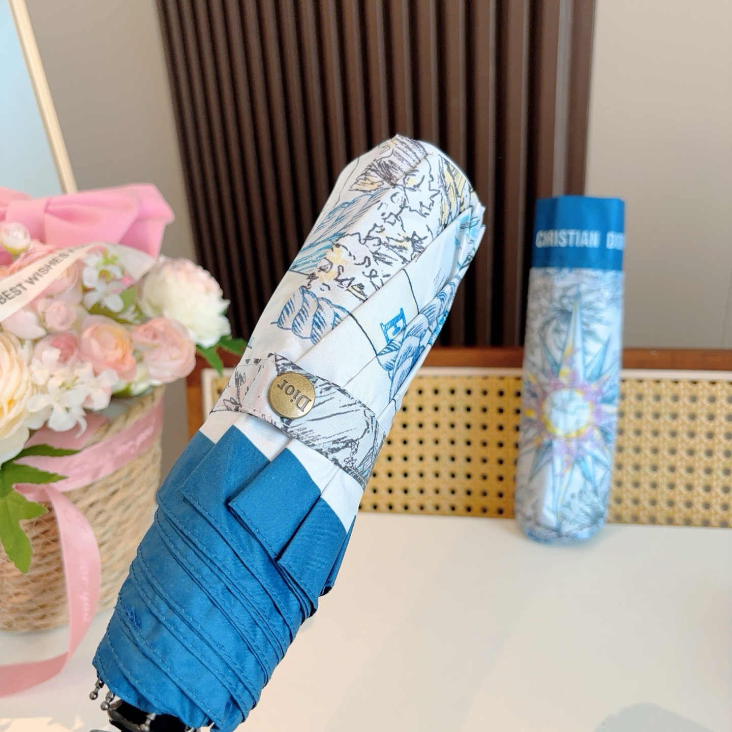  DIOR（迪奥）灯光款 三折自动折叠晴雨伞  时尚原单代工品质 细节精致 看得见的品质 打破一成不变 