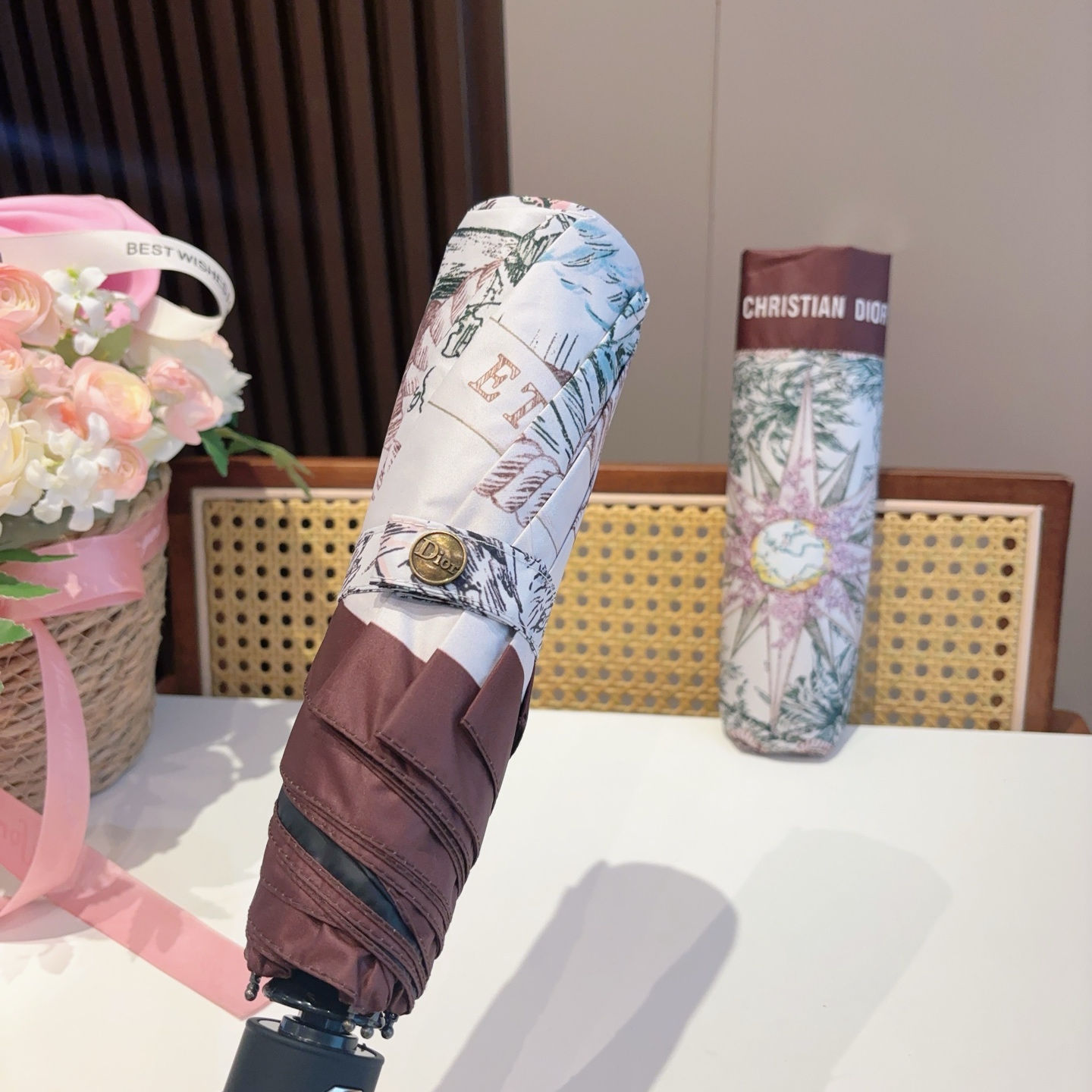  DIOR（迪奥）灯光款 三折自动折叠晴雨伞  时尚原单代工品质 细节精致 看得见的品质 打破一成不变 