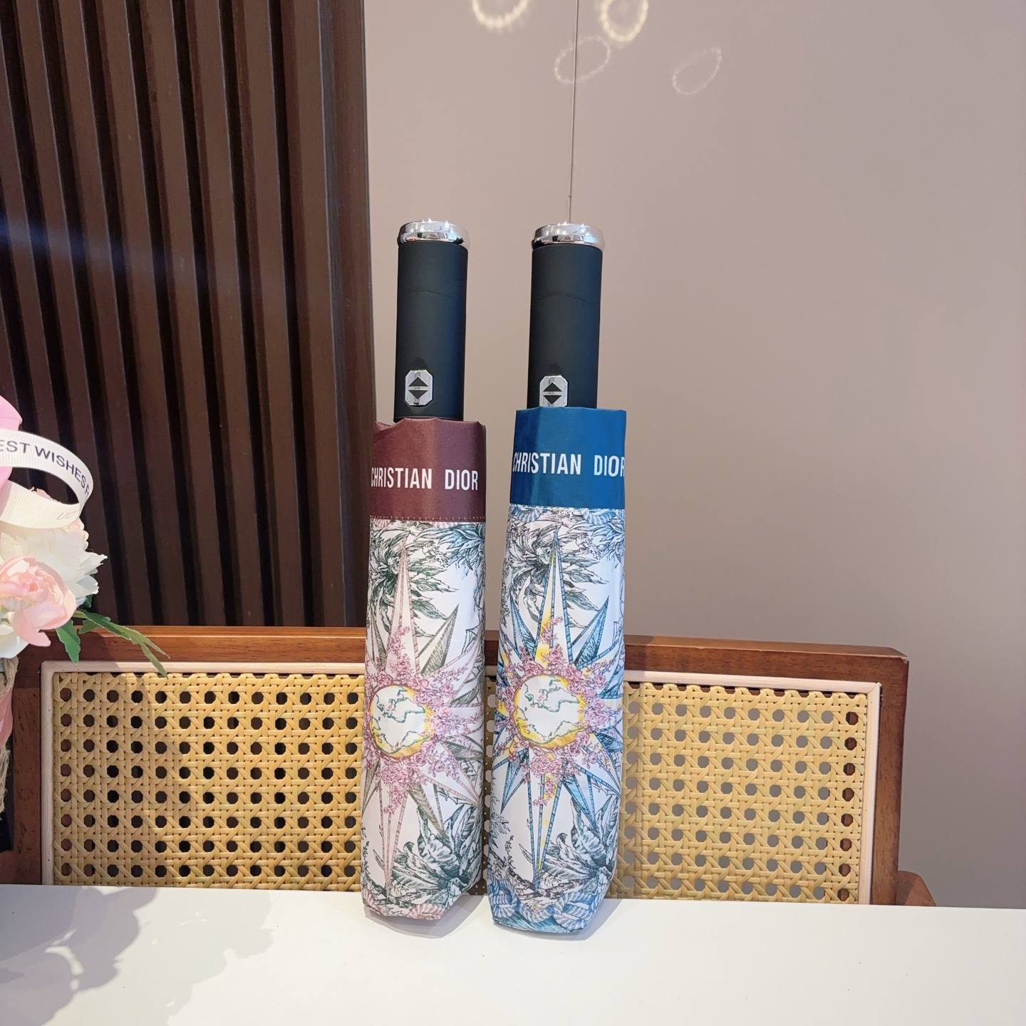 DIOR（迪奥）灯光款 三折自动折叠晴雨伞  时尚原单代工品质 细节精致 看得见的品质 打破一成不变 