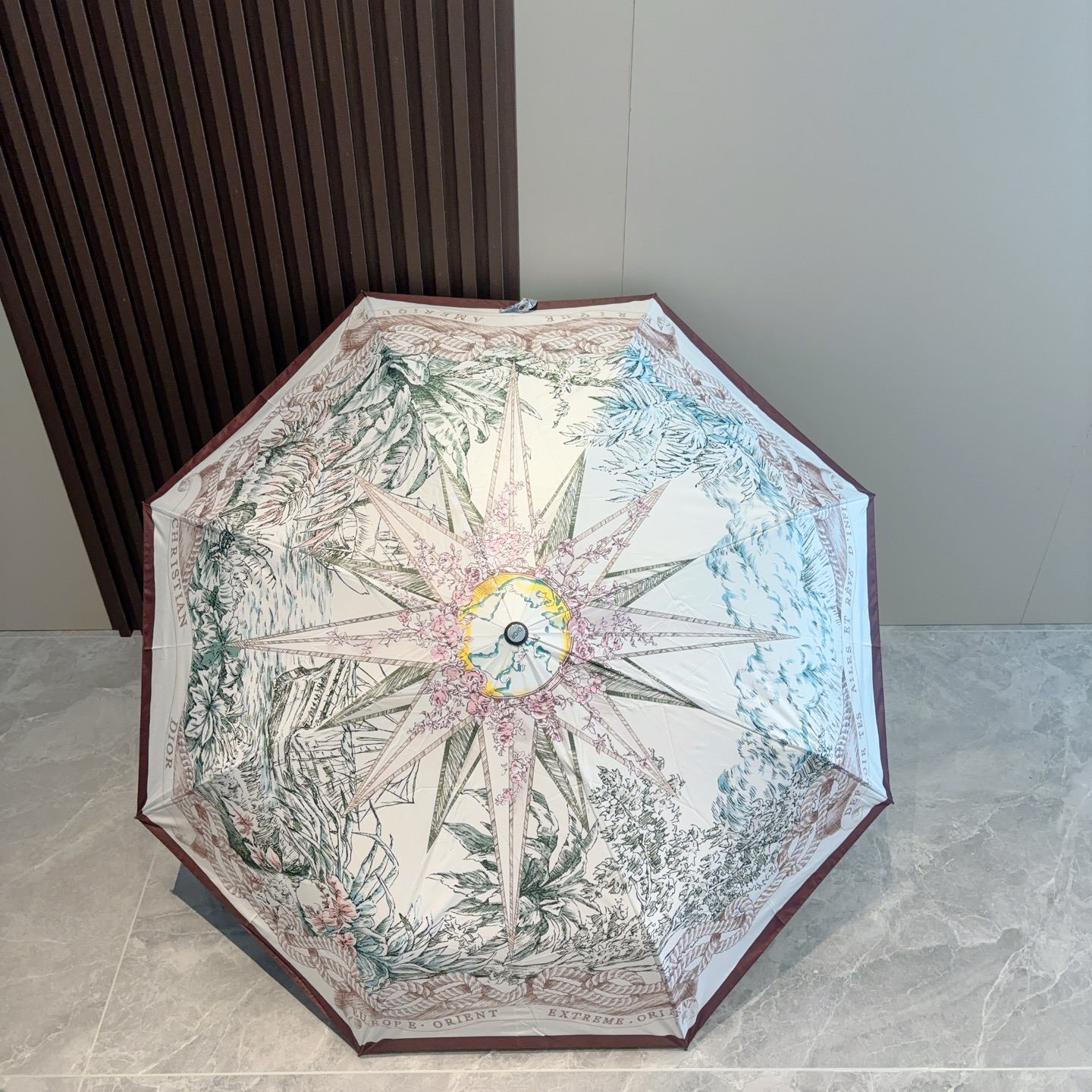  DIOR（迪奥）灯光款 三折自动折叠晴雨伞  时尚原单代工品质 细节精致 看得见的品质 打破一成不变 