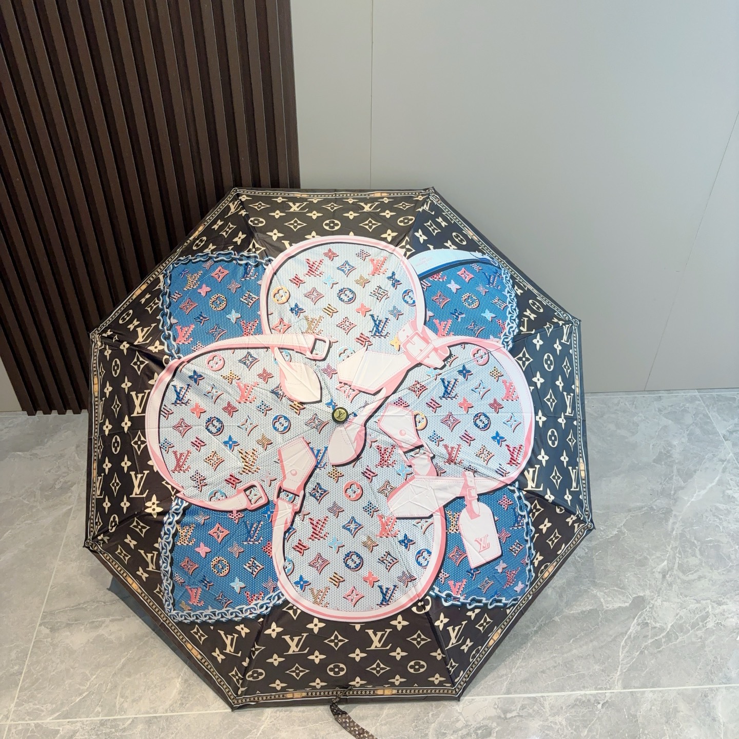  LOUIS VUITTON （路易威登）三折自动折叠晴雨伞 新涂层技术深色伞面 拥有令人惊喜的遮光效果