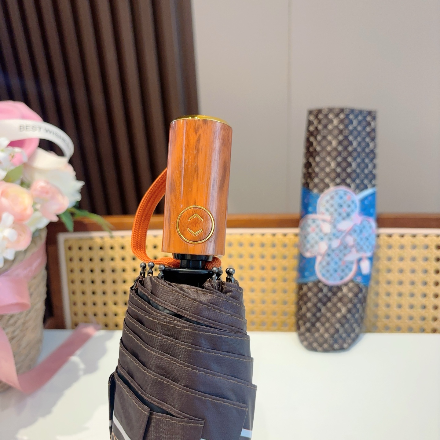  LOUIS VUITTON （路易威登）三折自动折叠晴雨伞 新涂层技术深色伞面 拥有令人惊喜的遮光效果