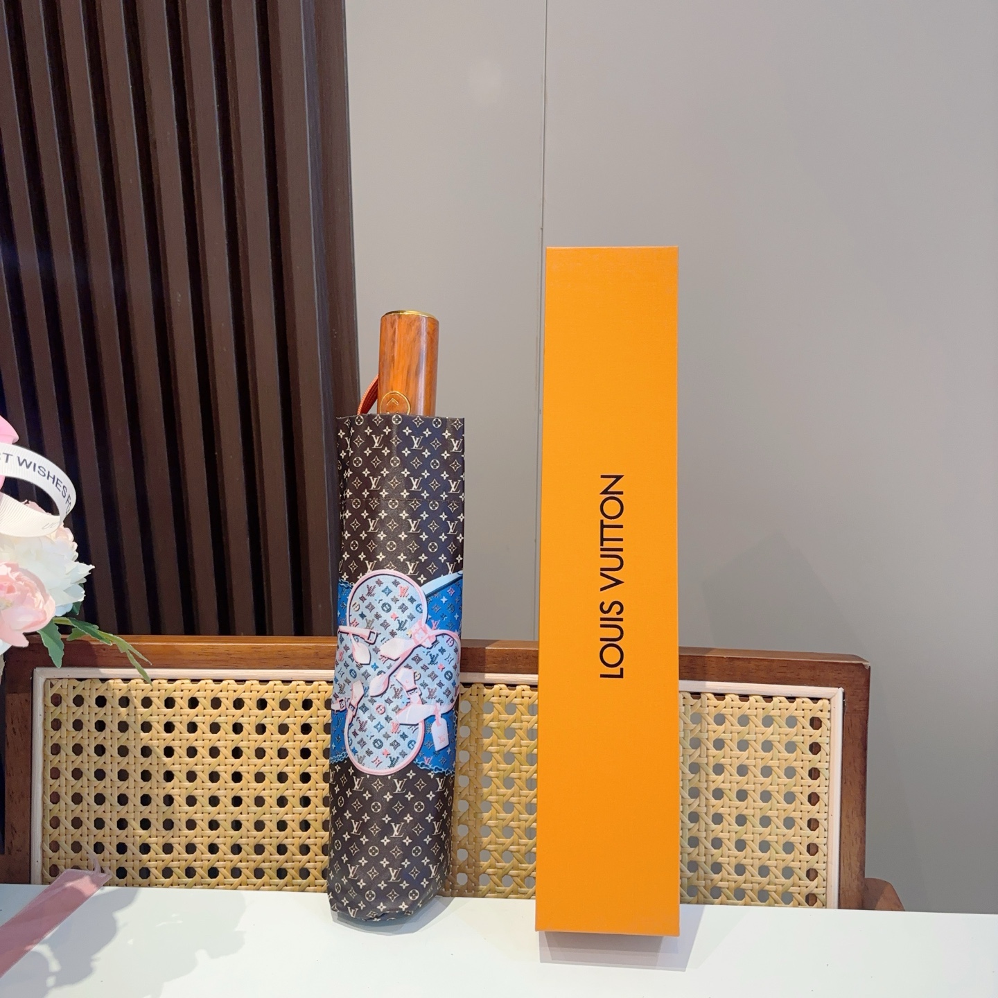  LOUIS VUITTON （路易威登）三折自动折叠晴雨伞 新涂层技术深色伞面 拥有令人惊喜的遮光效果