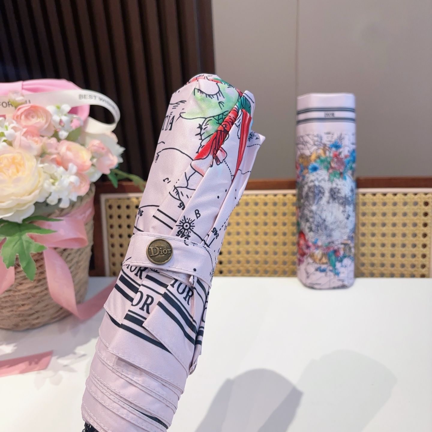  DIOR（迪奥） 三折自动折叠晴雨伞  时尚原单代工品质 细节精致 看得见的品质 打破一成不变 色泽纯