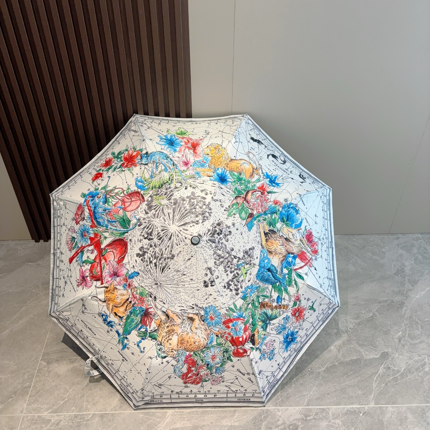  DIOR（迪奥） 三折自动折叠晴雨伞  时尚原单代工品质 细节精致 看得见的品质 打破一成不变 色泽纯