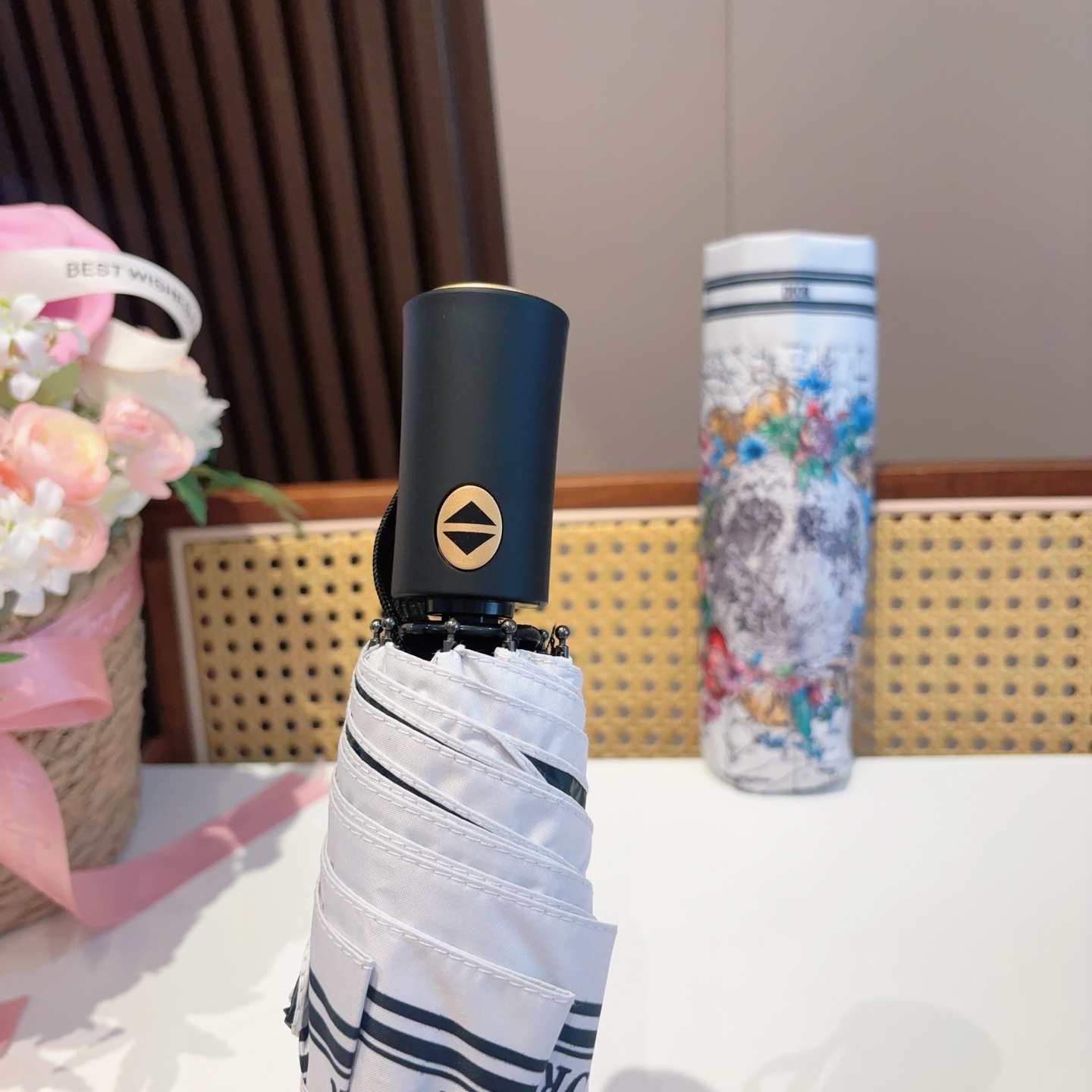  DIOR（迪奥） 三折自动折叠晴雨伞  时尚原单代工品质 细节精致 看得见的品质 打破一成不变 色泽纯
