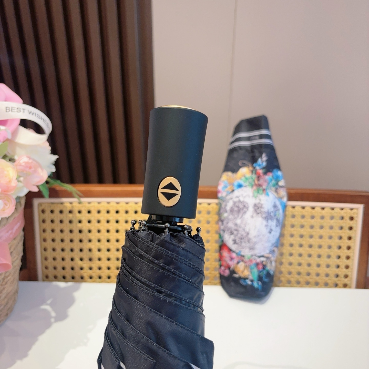  DIOR（迪奥） 三折自动折叠晴雨伞  时尚原单代工品质 细节精致 看得见的品质 打破一成不变 色泽纯