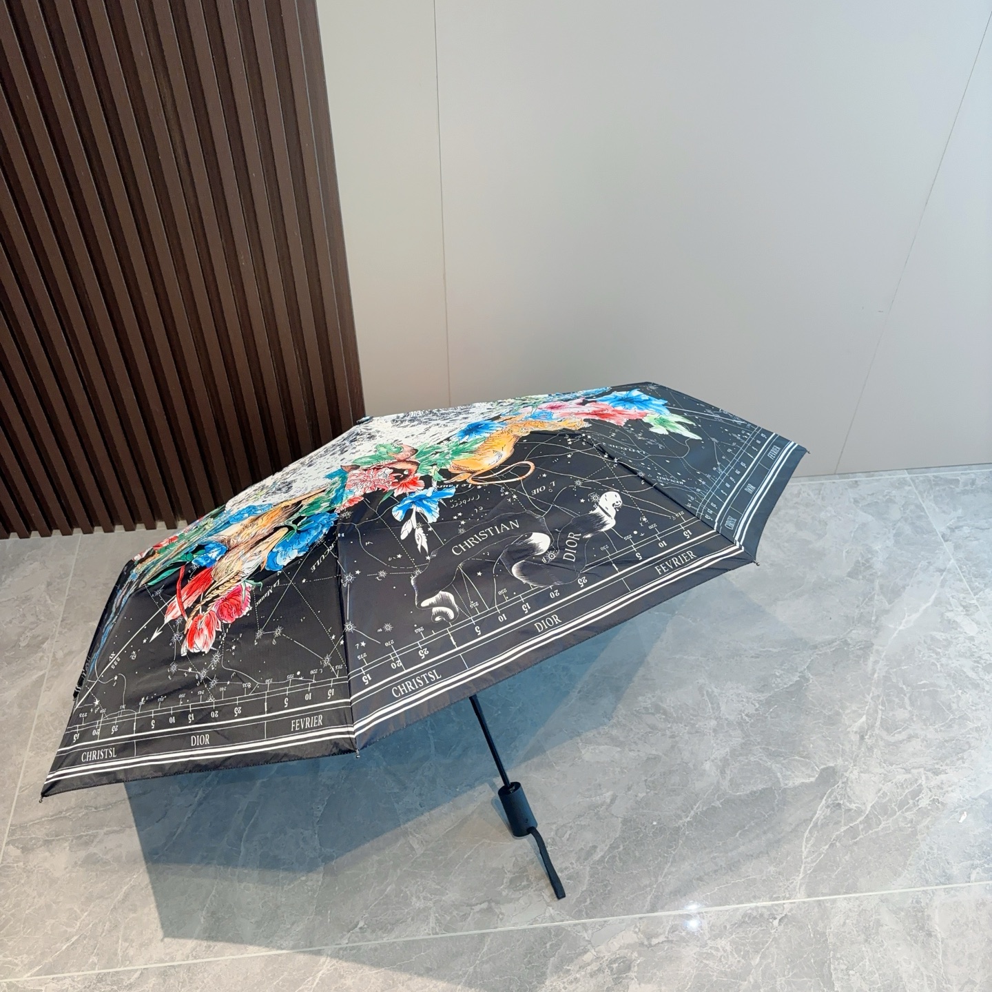  DIOR（迪奥） 三折自动折叠晴雨伞  时尚原单代工品质 细节精致 看得见的品质 打破一成不变 色泽纯