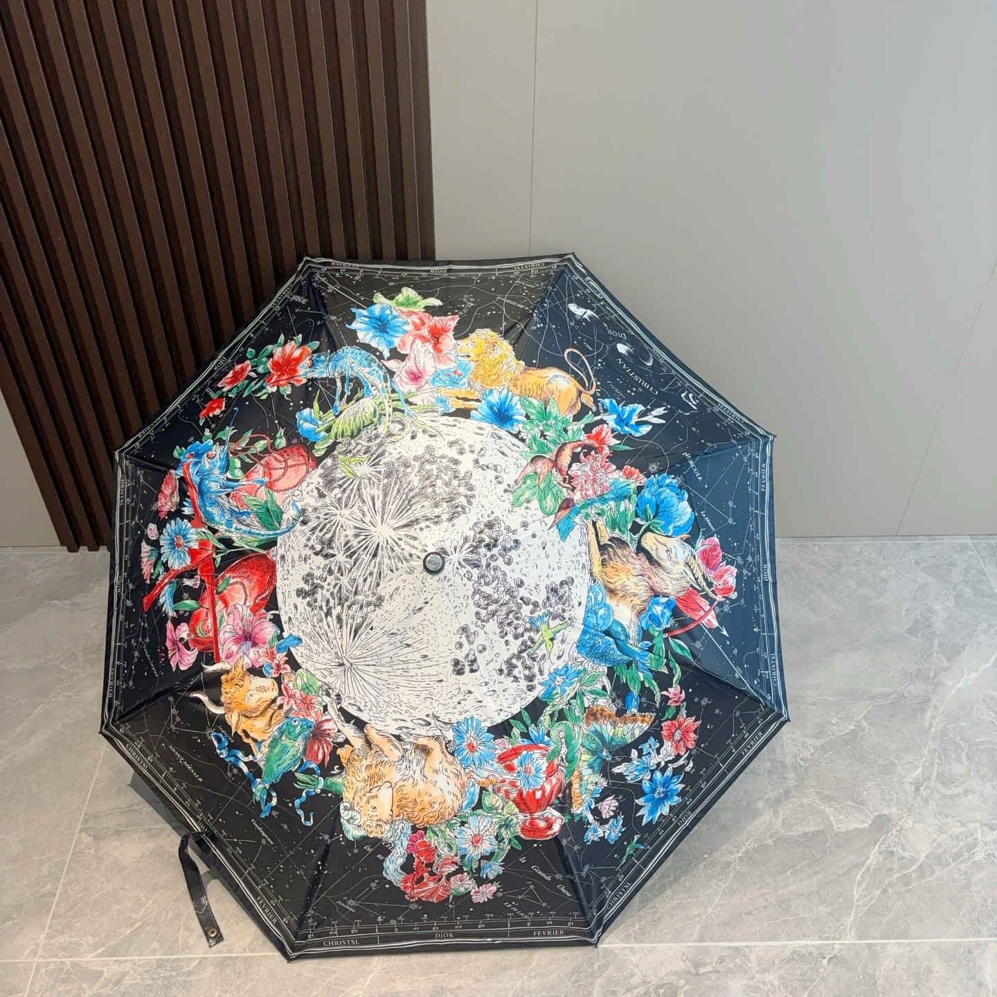  DIOR（迪奥） 三折自动折叠晴雨伞  时尚原单代工品质 细节精致 看得见的品质 打破一成不变 色泽纯