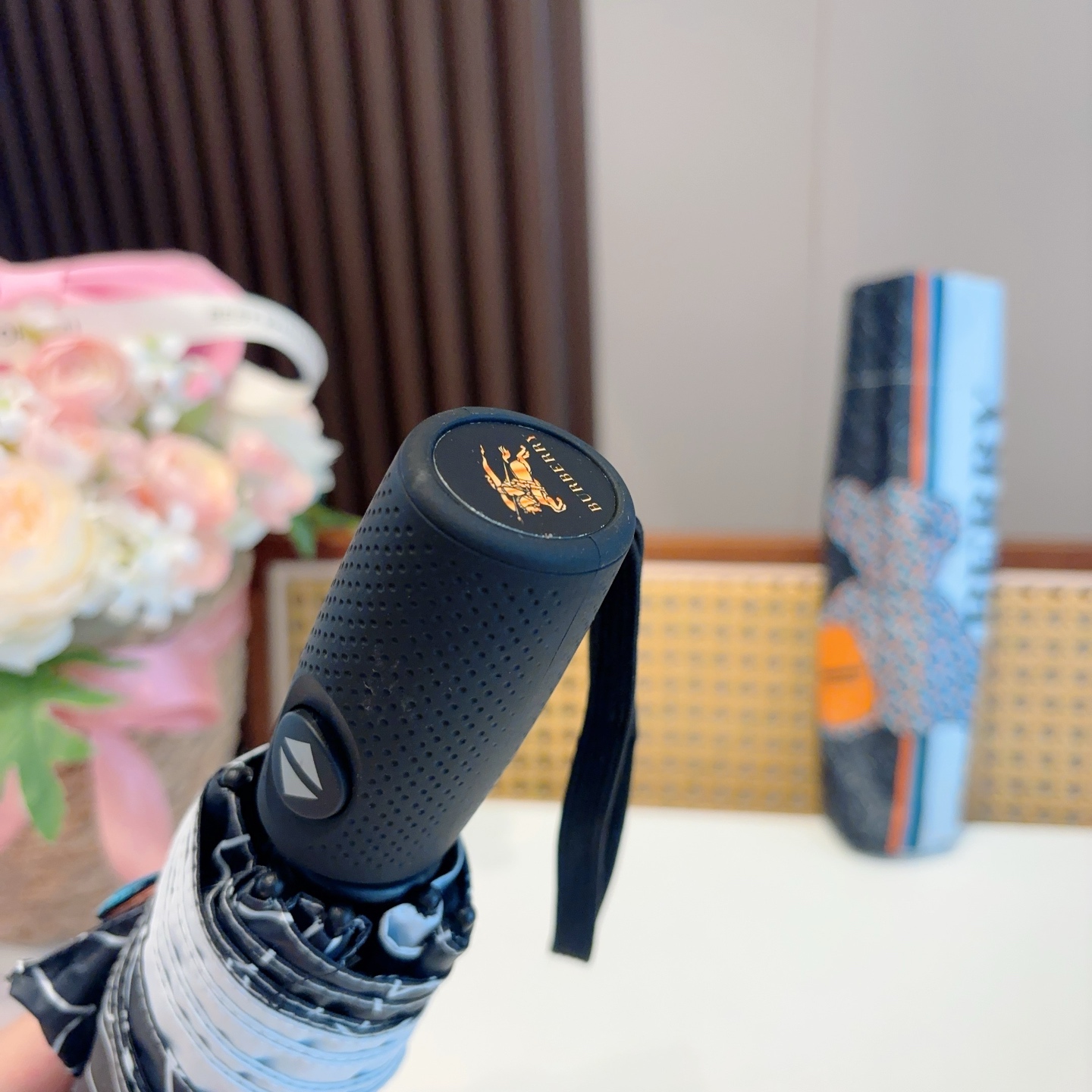  BURBERRY（巴宝莉） 三折自动折叠晴雨伞 年度巅峰之作 经典 高雅 时髦 这就是被称为英国BUR