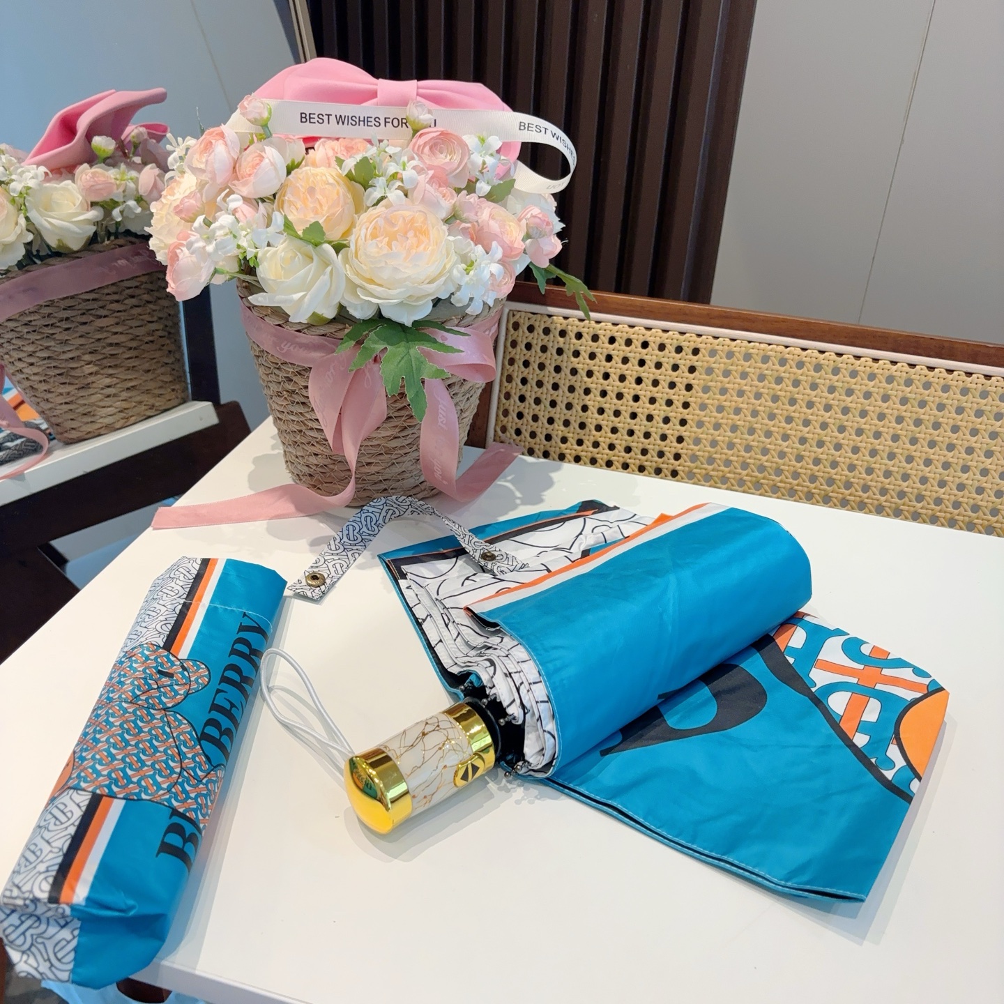  BURBERRY（巴宝莉） 三折自动折叠晴雨伞 年度巅峰之作 经典 高雅 时髦 这就是被称为英国BUR