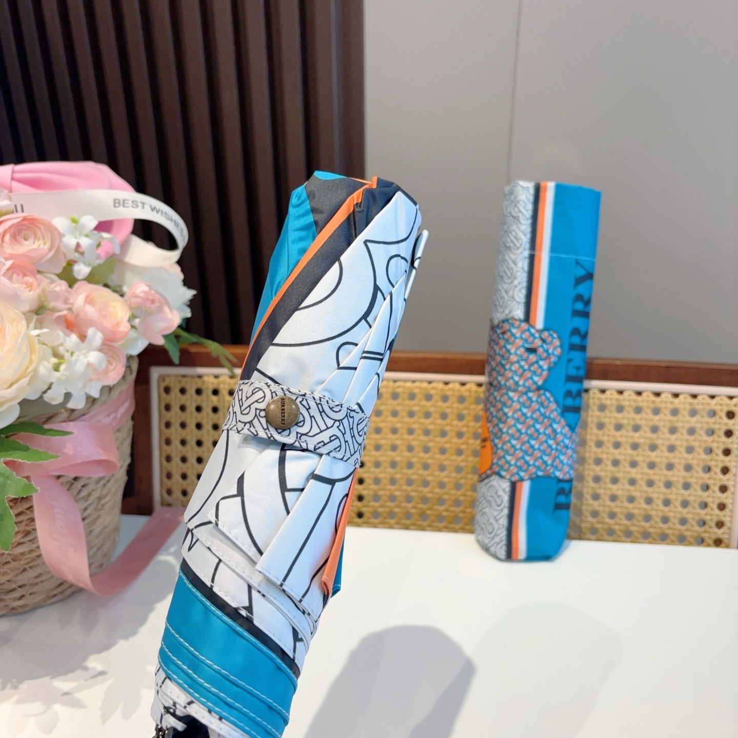  BURBERRY（巴宝莉） 三折自动折叠晴雨伞 年度巅峰之作 经典 高雅 时髦 这就是被称为英国BUR
