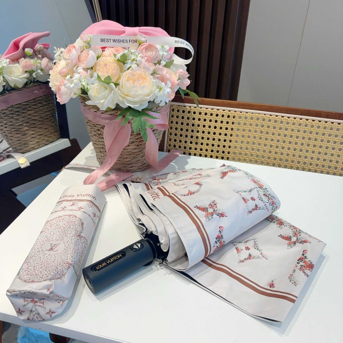  LOUIS VUITTON （路易威登）三折自动折叠晴雨伞 新涂层技术深色伞面 拥有令人惊喜的遮光效果