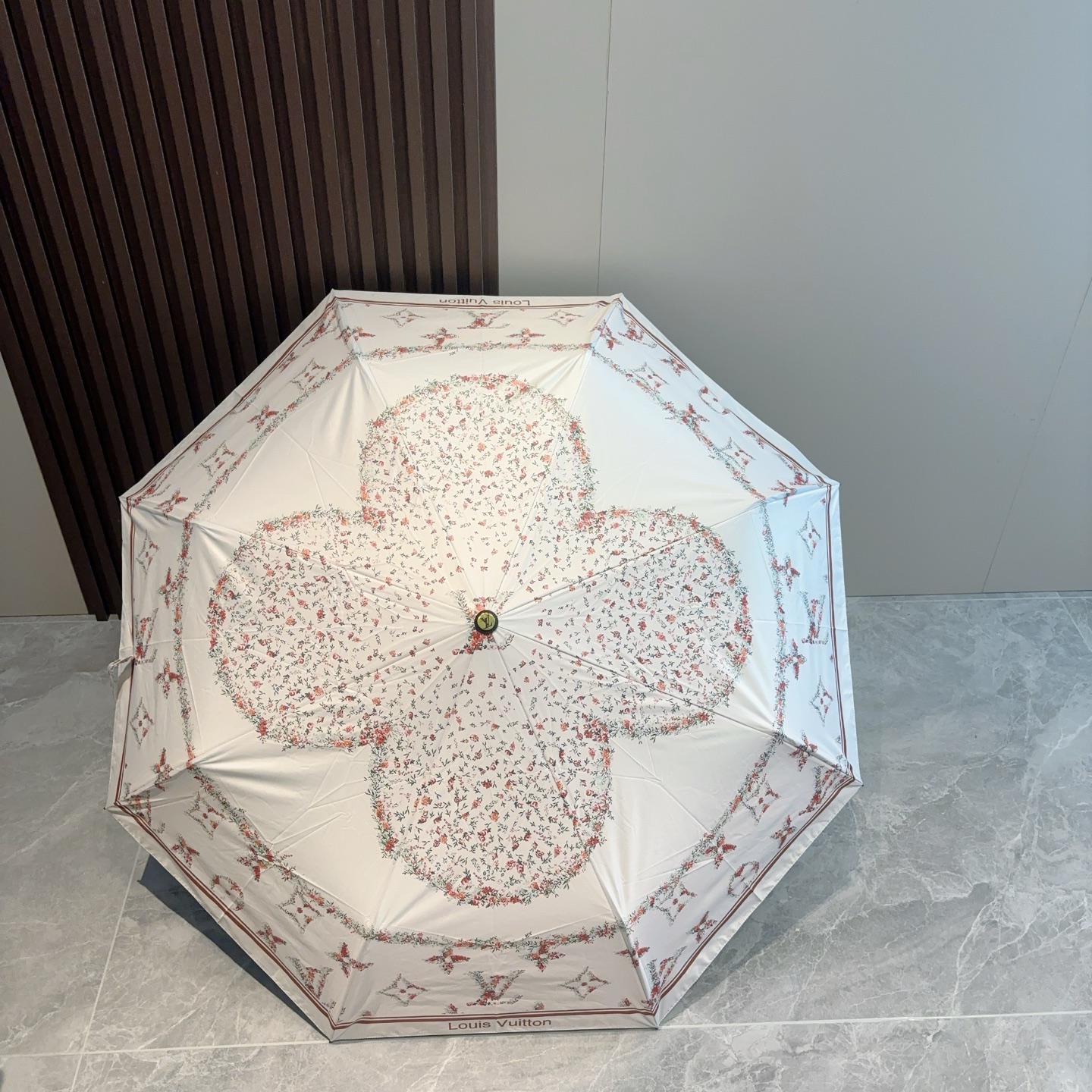  LOUIS VUITTON （路易威登）三折自动折叠晴雨伞 新涂层技术深色伞面 拥有令人惊喜的遮光效果