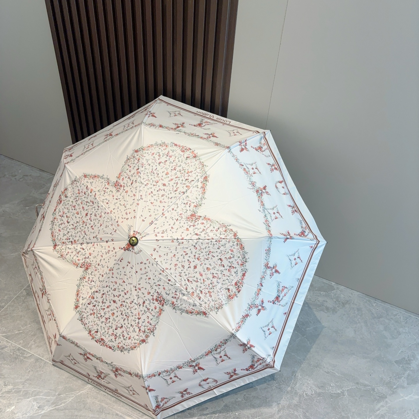  LOUIS VUITTON （路易威登）三折自动折叠晴雨伞 新涂层技术深色伞面 拥有令人惊喜的遮光效果