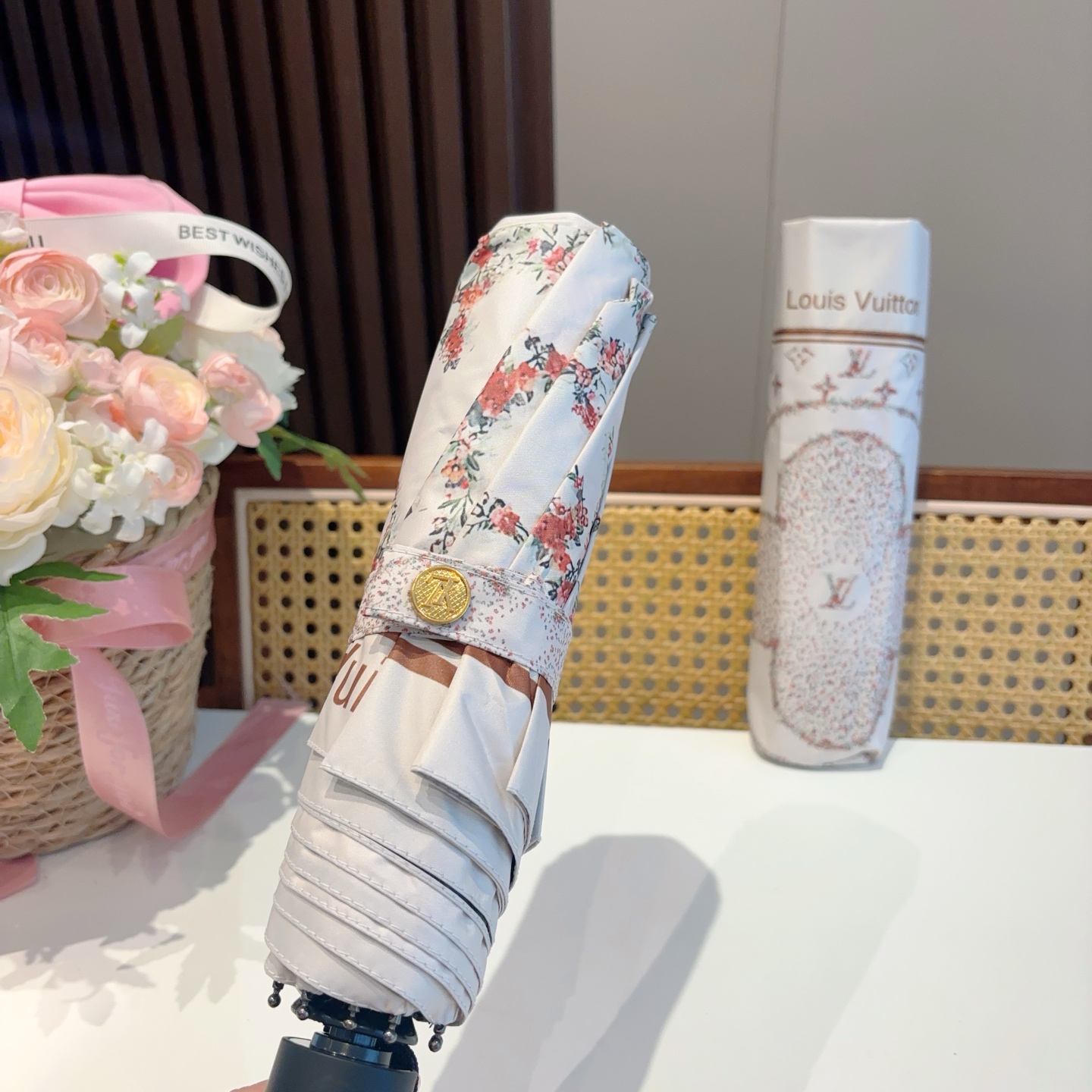  LOUIS VUITTON （路易威登）三折自动折叠晴雨伞 新涂层技术深色伞面 拥有令人惊喜的遮光效果