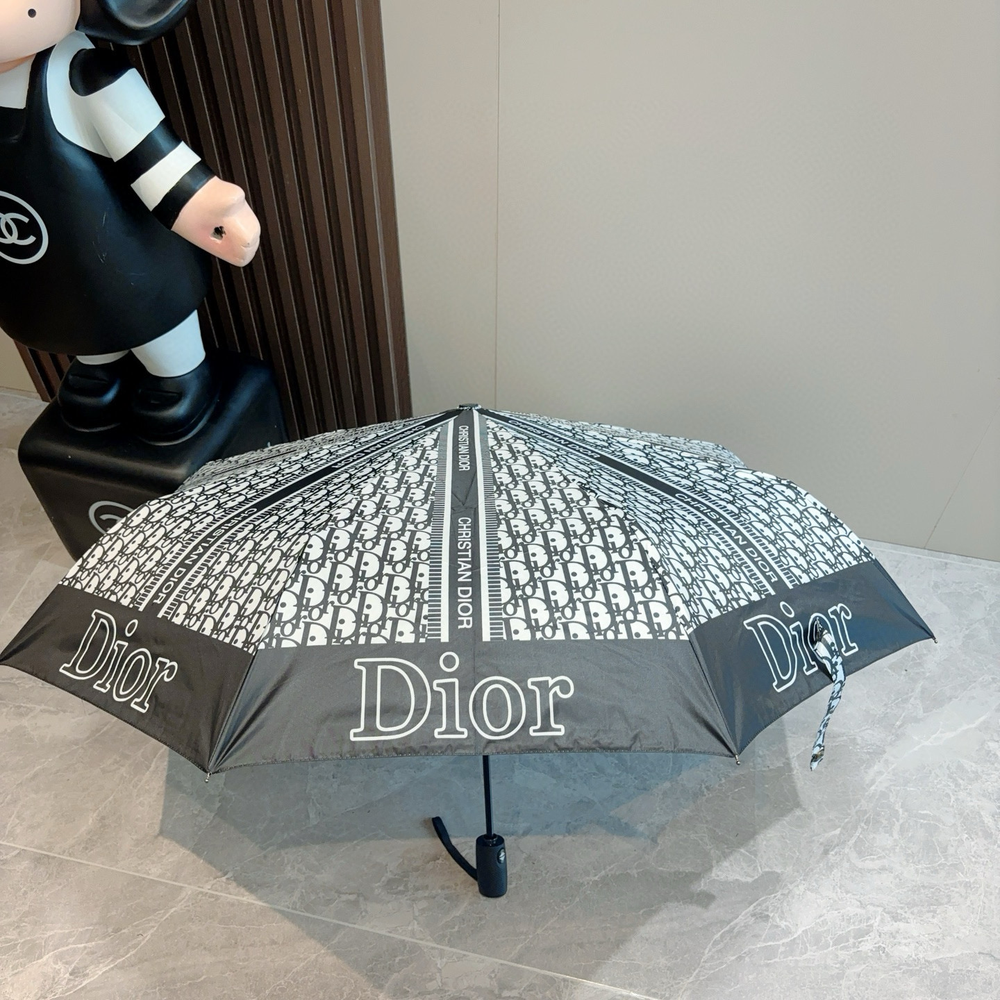  DIOR（迪奥） 三折自动折叠晴雨伞  时尚原单代工品质 细节精致 看得见的品质 打破一成不变 色泽纯