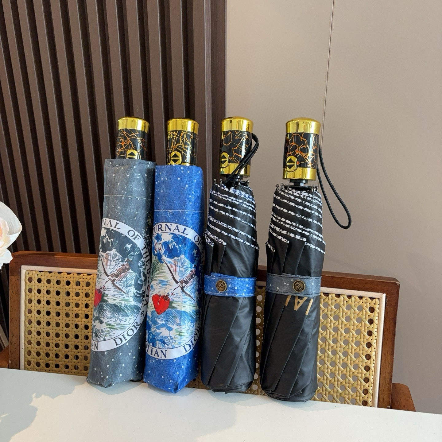  DIOR（迪奥） 星空 三折自动折叠晴雨伞  时尚原单代工品质 细节精致 看得见的品质 打破一成不变 