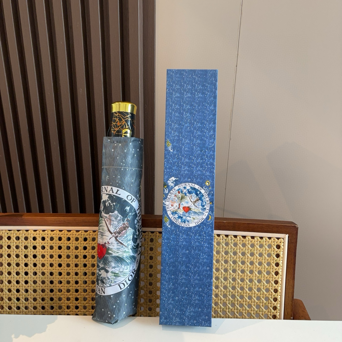  DIOR（迪奥） 星空 三折自动折叠晴雨伞  时尚原单代工品质 细节精致 看得见的品质 打破一成不变 