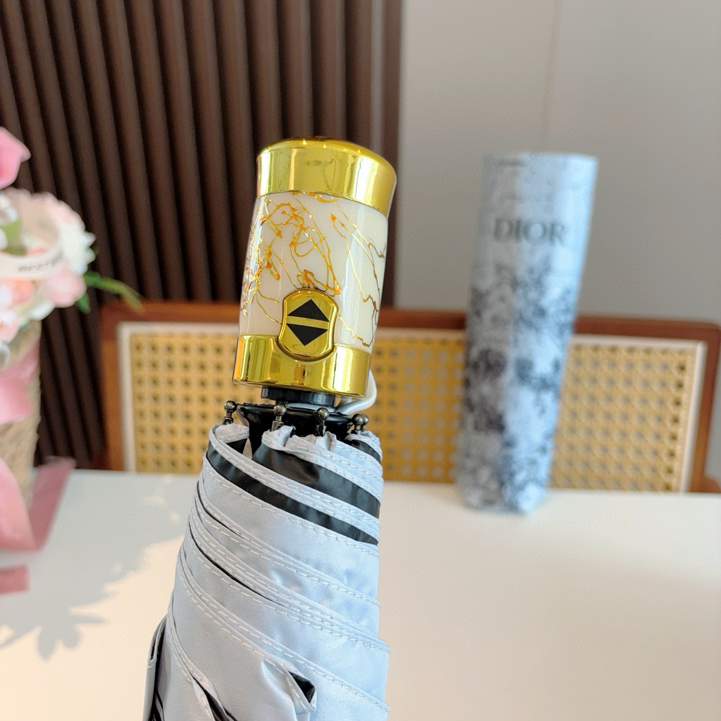  DIOR（迪奥）三折自动折叠晴雨伞  时尚原单代工品质 细节精致 看得见的品质 打破一成不变 色泽纯正