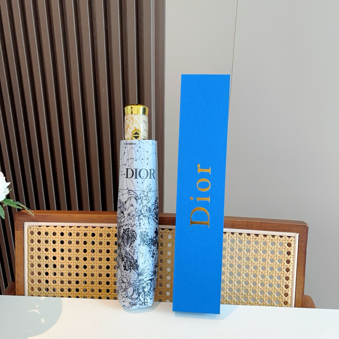  DIOR（迪奥）三折自动折叠晴雨伞  时尚原单代工品质 细节精致 看得见的品质 打破一成不变 色泽纯正