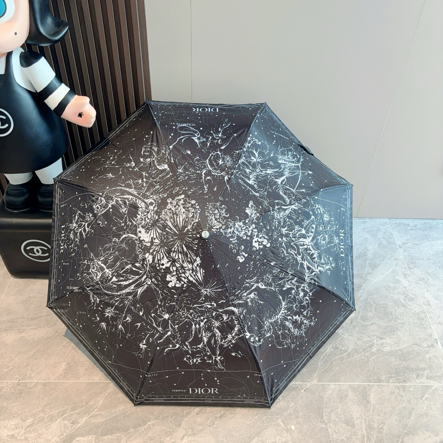  DIOR（迪奥）三折自动折叠晴雨伞  时尚原单代工品质 细节精致 看得见的品质 打破一成不变 色泽纯正